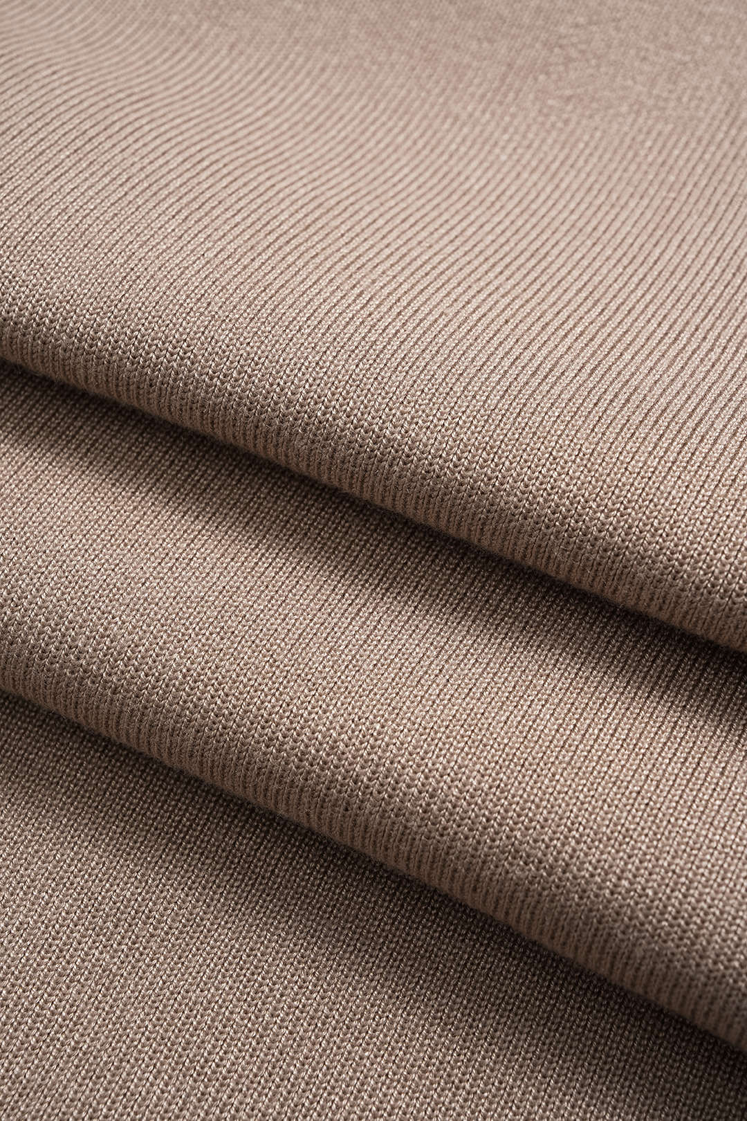 Elegancki komplet z kontrastowymi lamówkami