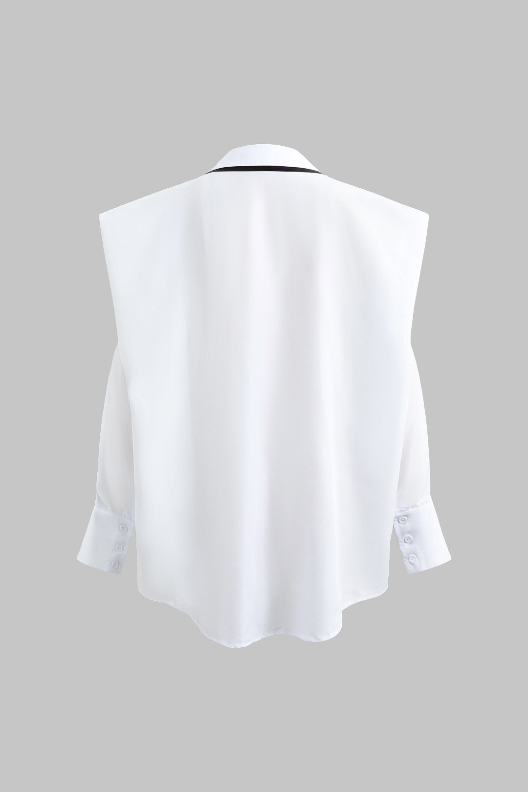 Koszula damska o prostym kroju z kieszenią