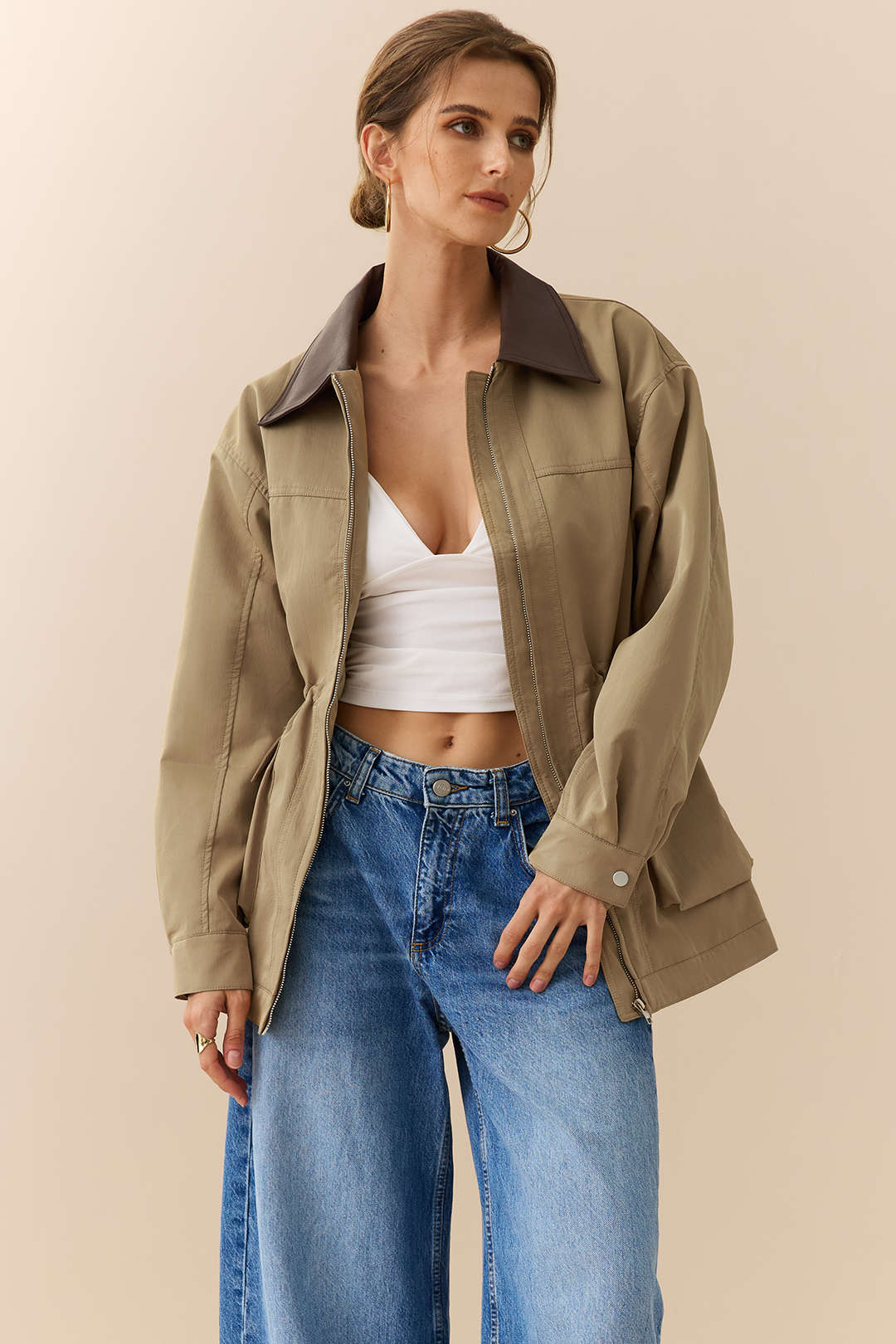 Kurtka damska casual z kontrastowym kołnierzem