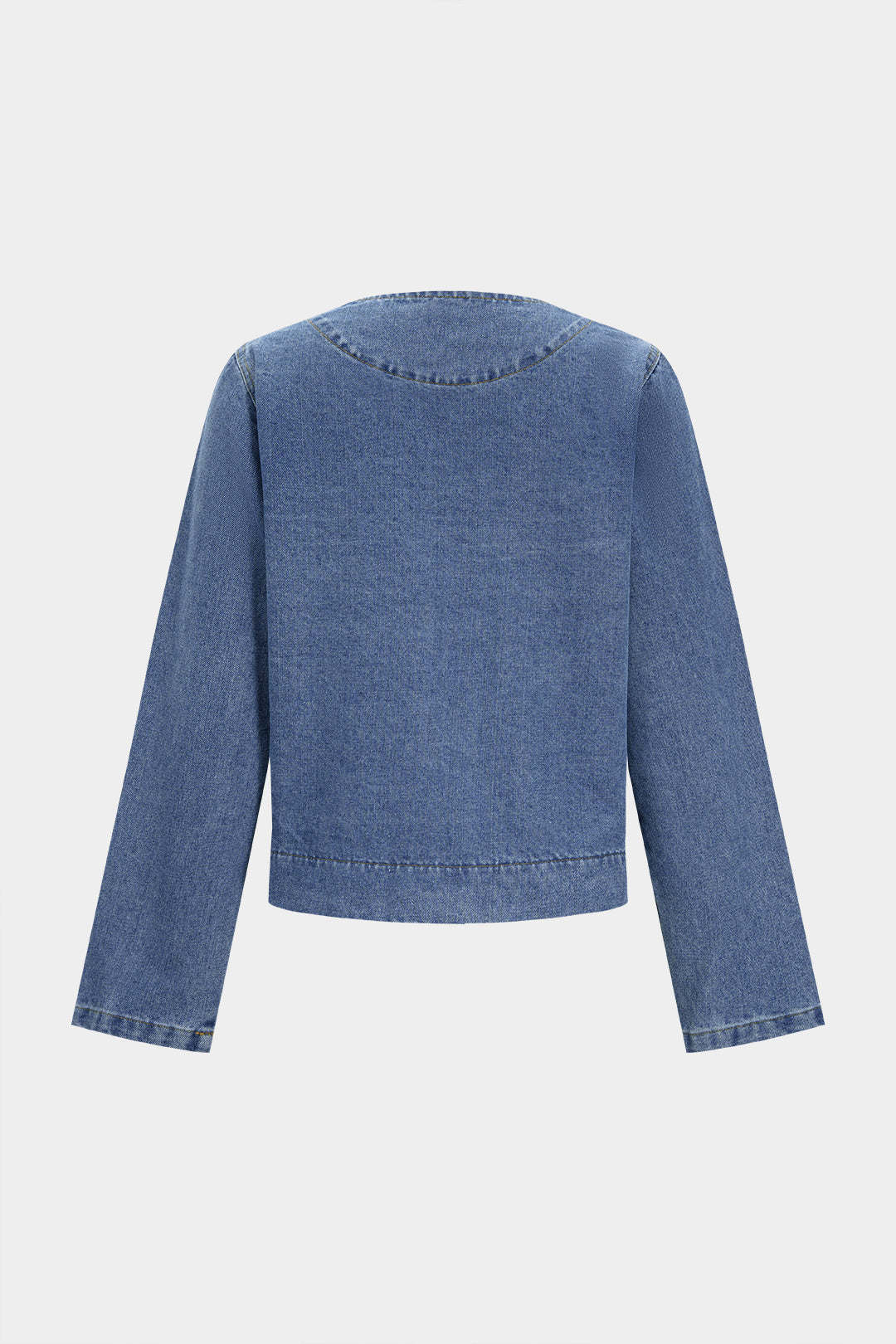 Kurtka jeansowa z zapięciem na guziki i kieszeniami