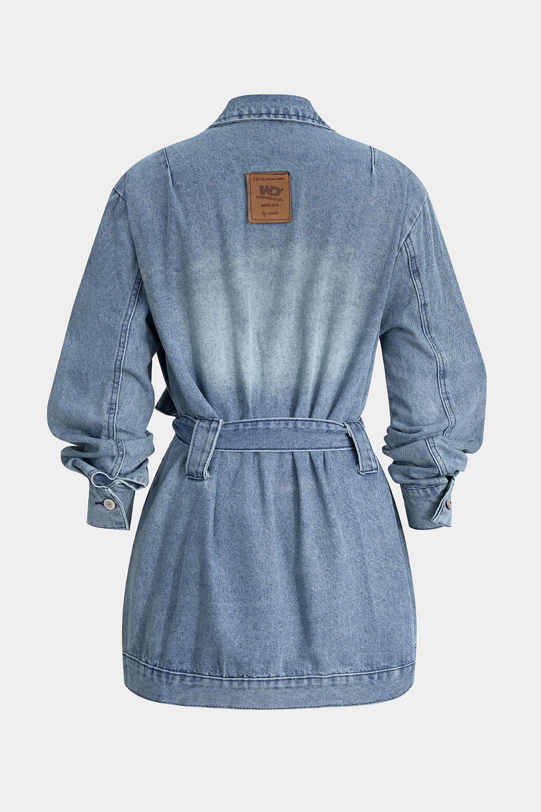 Kurtka jeansowa z paskiem w talii i dużymi kieszeniami