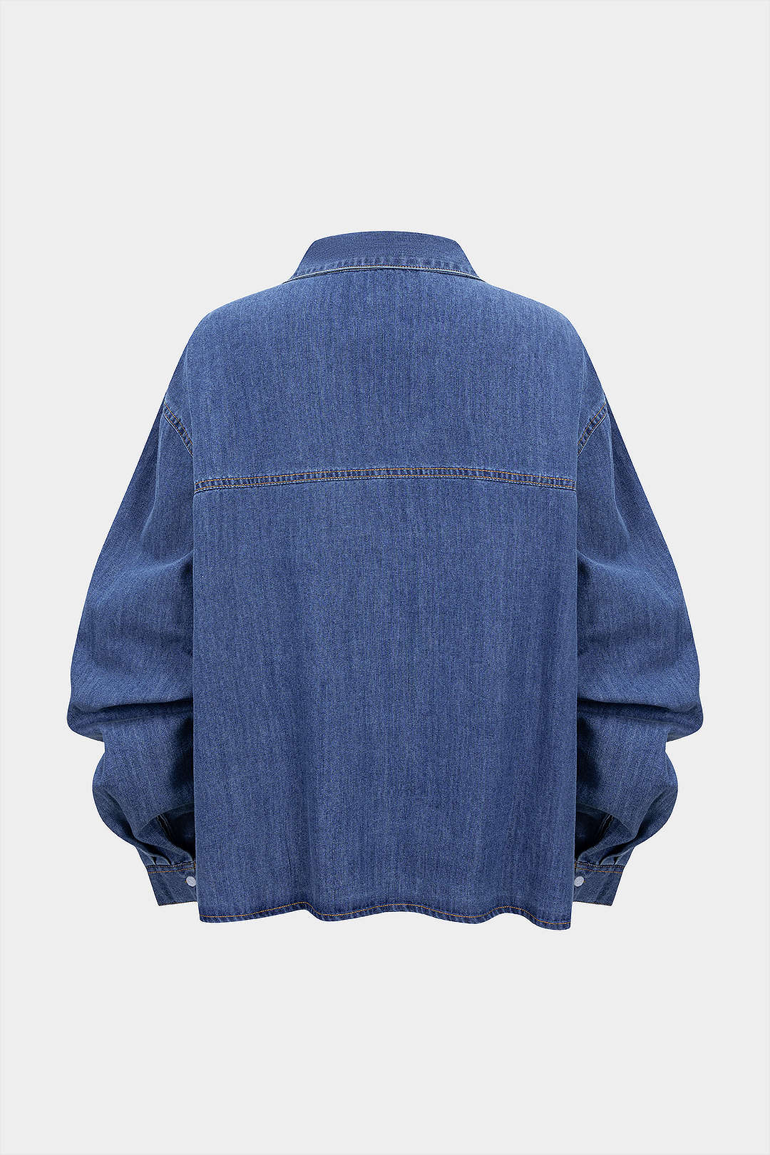 Kurtka jeansowa z szerokimi rękawami i dużym kołnierzem