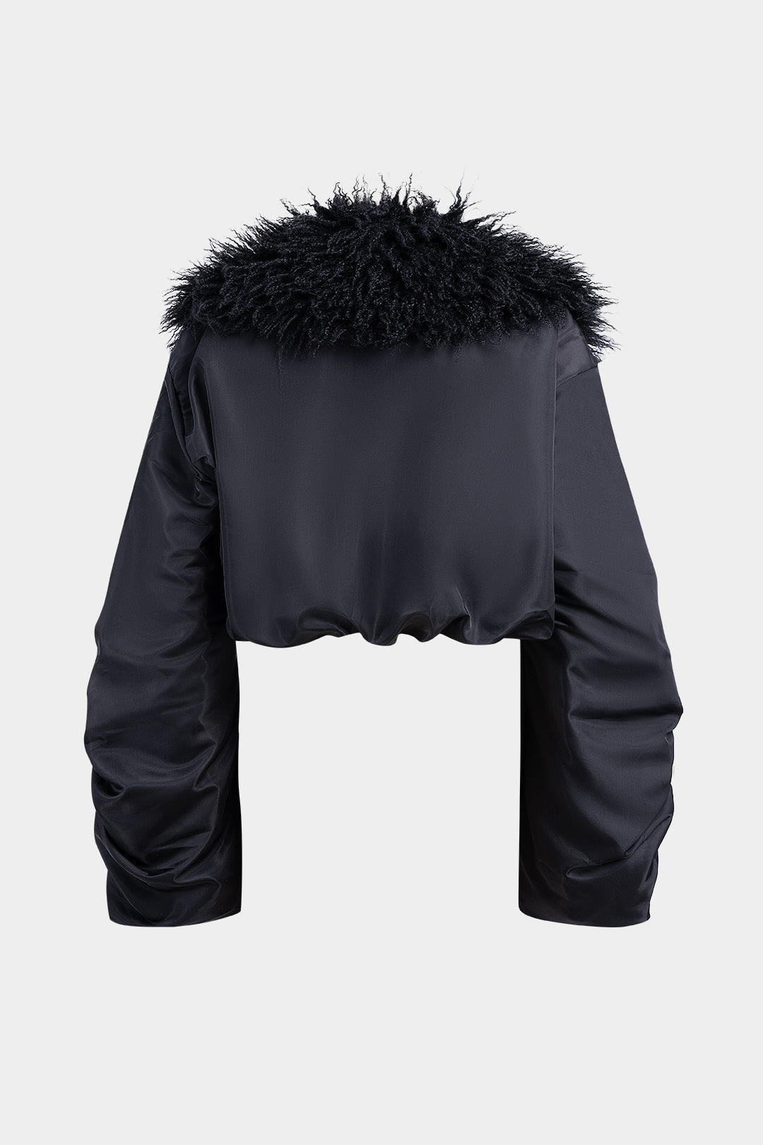 Krótka kurtka z puszystym kołnierzem i klamrami