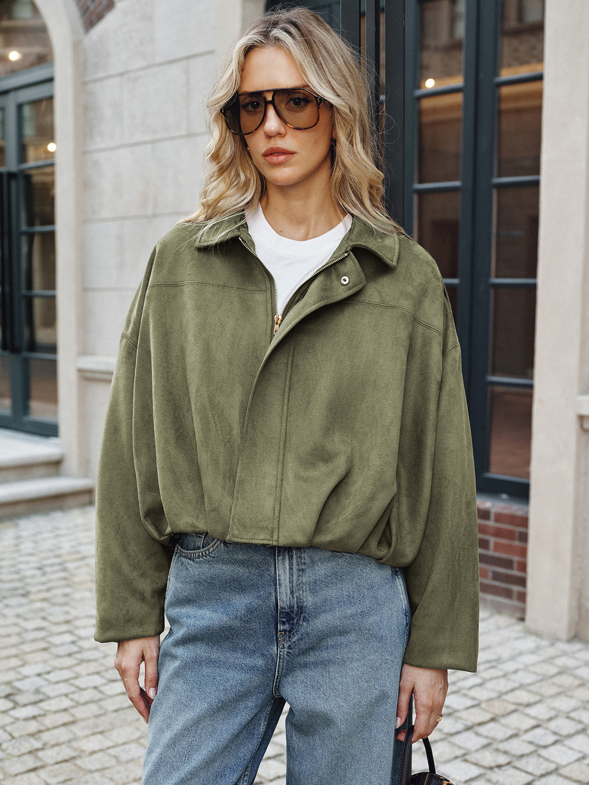 Kurtka oversize z ozdobnymi guzikami na mankietach