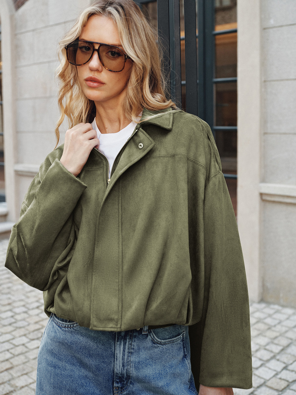 Kurtka oversize z ozdobnymi guzikami na mankietach