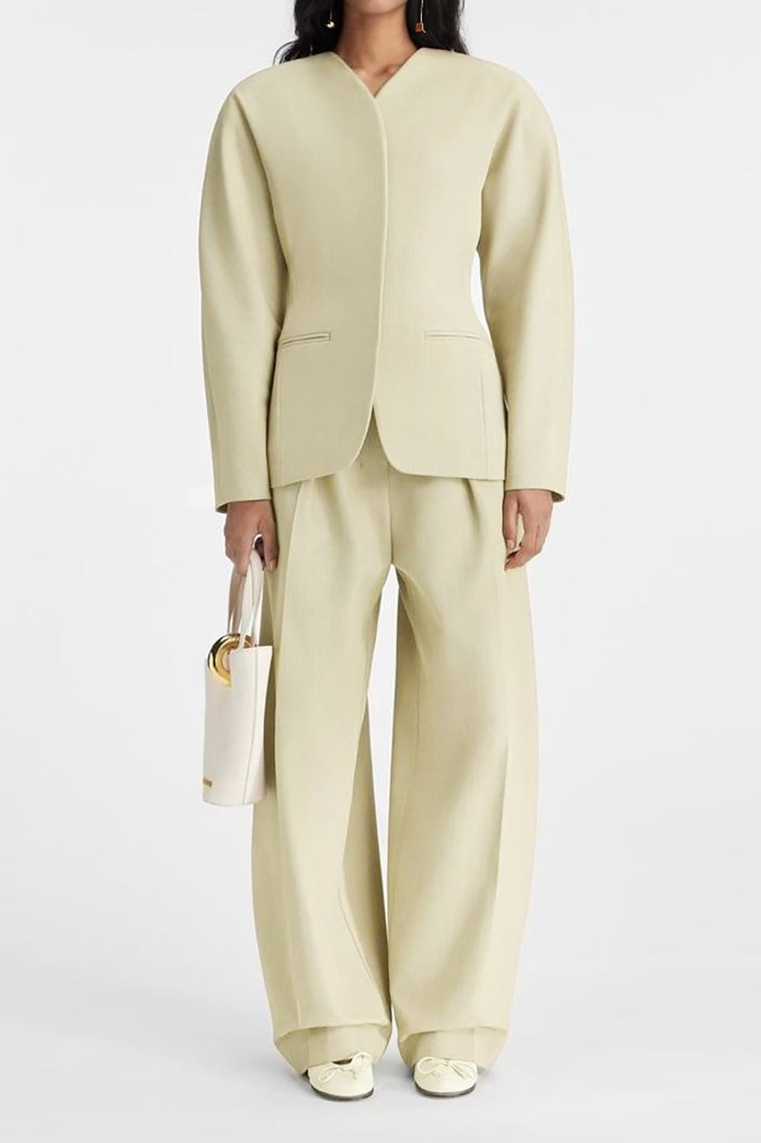 Marynarka damska z asymetrycznym zapięciem