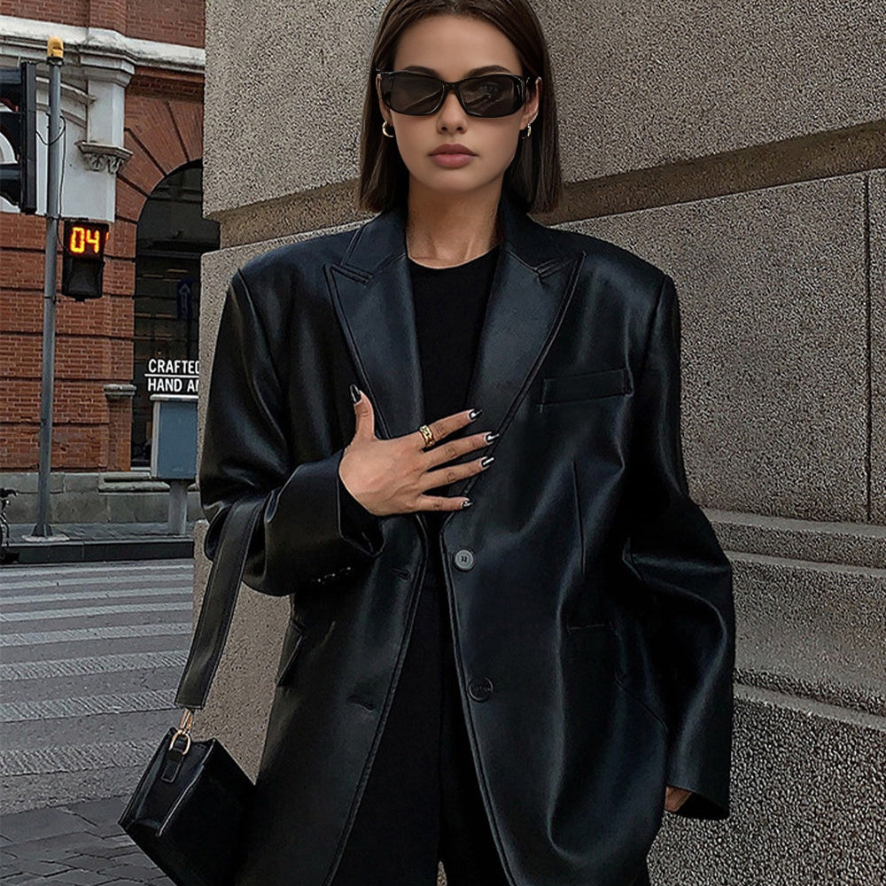 Oversize'owa marynarka z eleganckim połyskiem