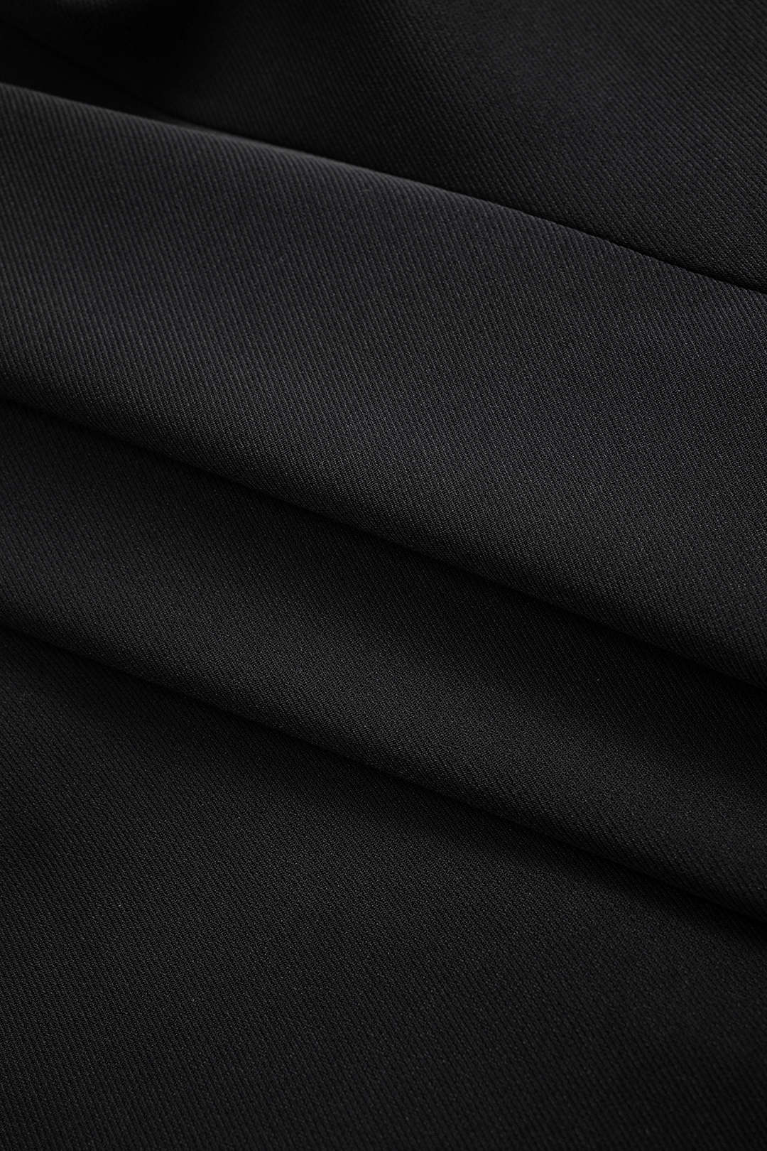 Żakiet z koronkowymi detalami na mankietach