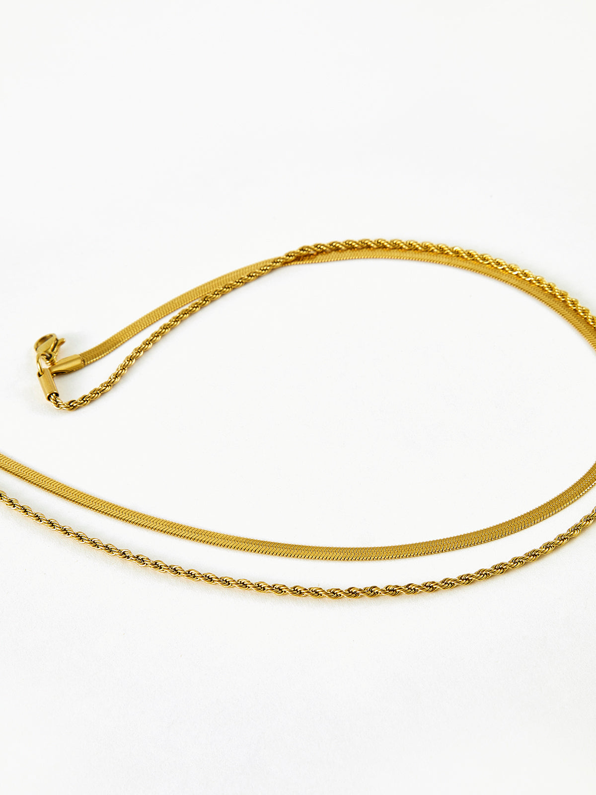 Naszyjnik z dwoma delikatnymi łańcuszkami