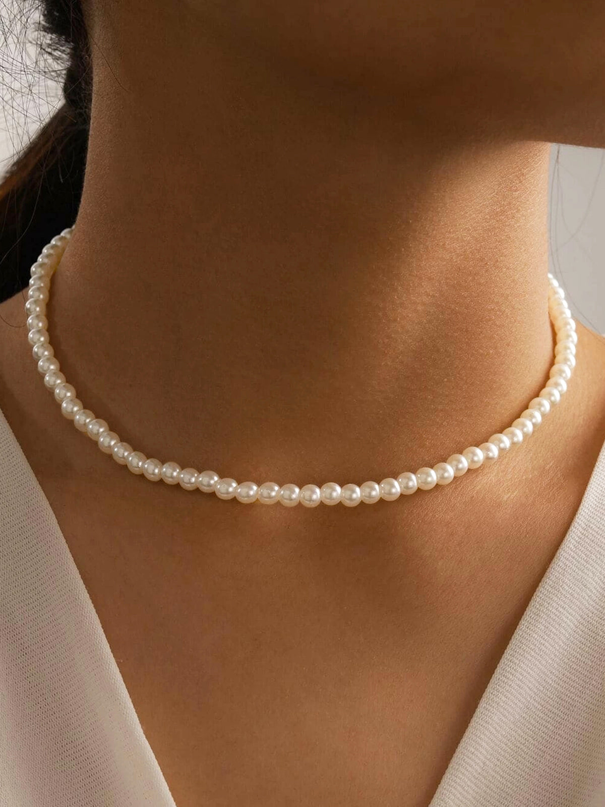 Subtelny naszyjnik z pereł w stylu choker