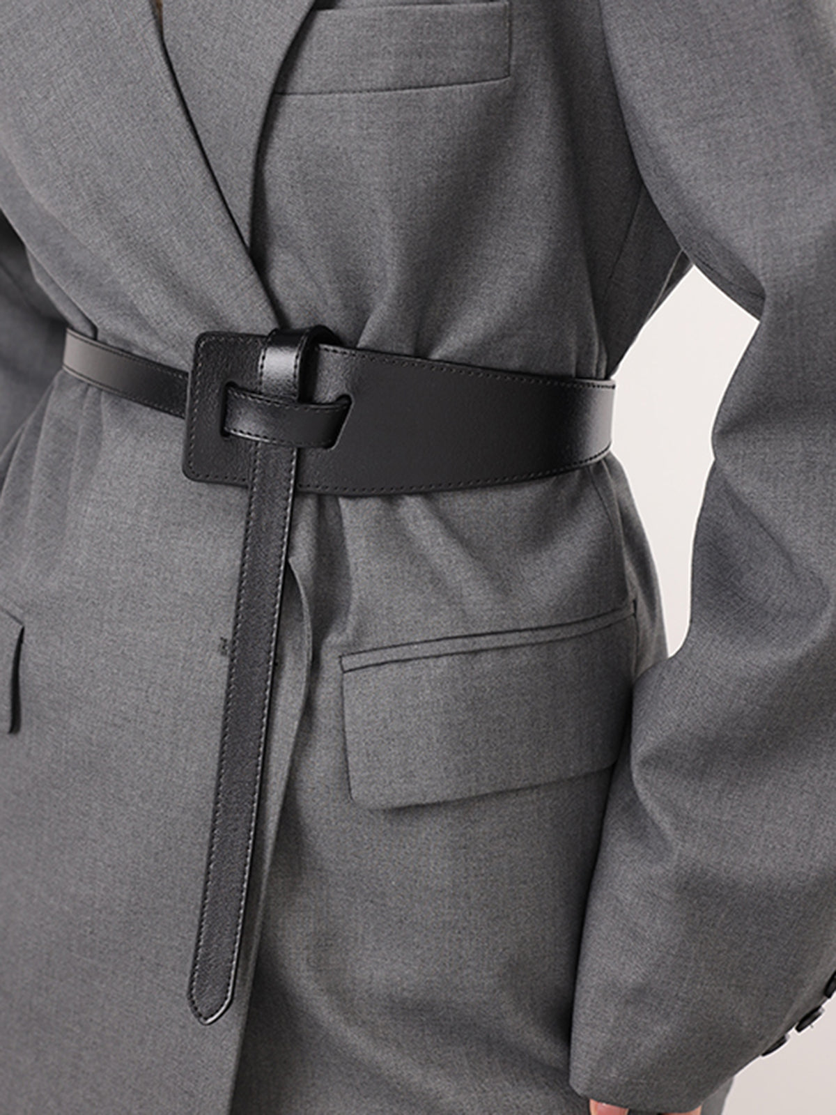 Szeroki pasek z prostokątną klamrą