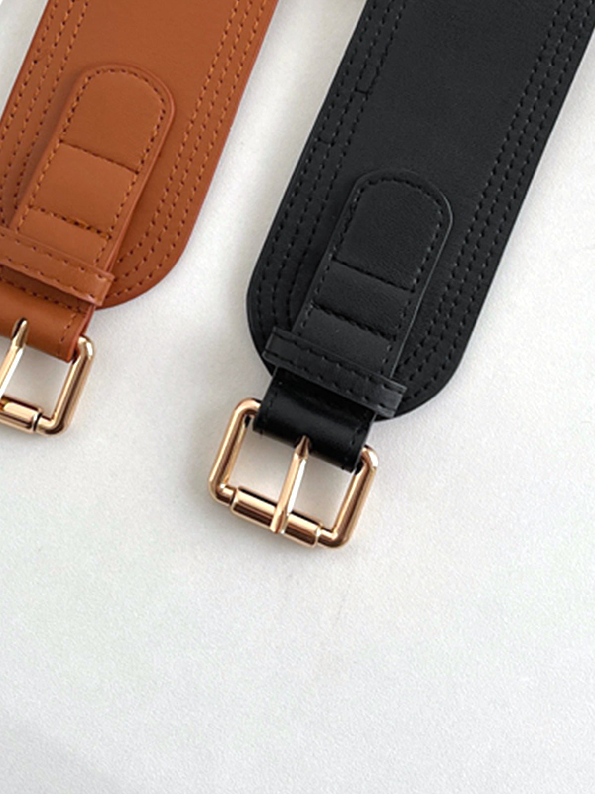 Szeroki pasek z prostokątną klamrą retro