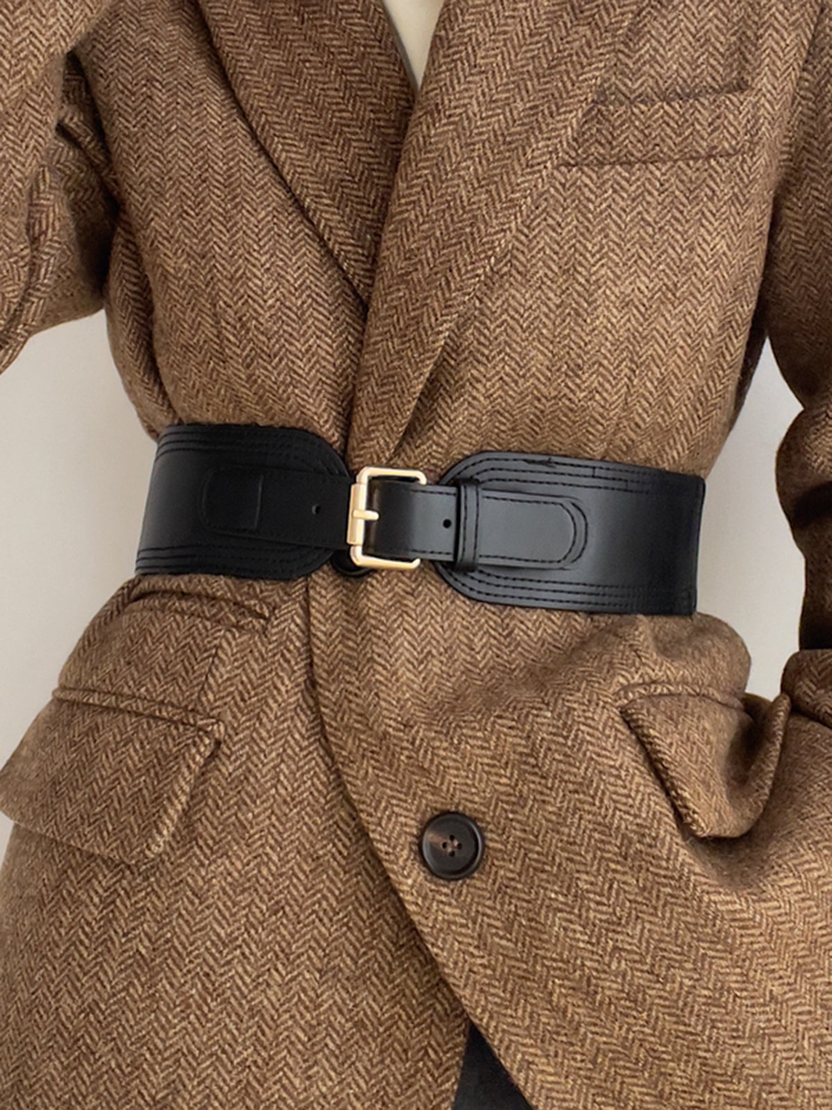 Szeroki pasek z prostokątną klamrą retro