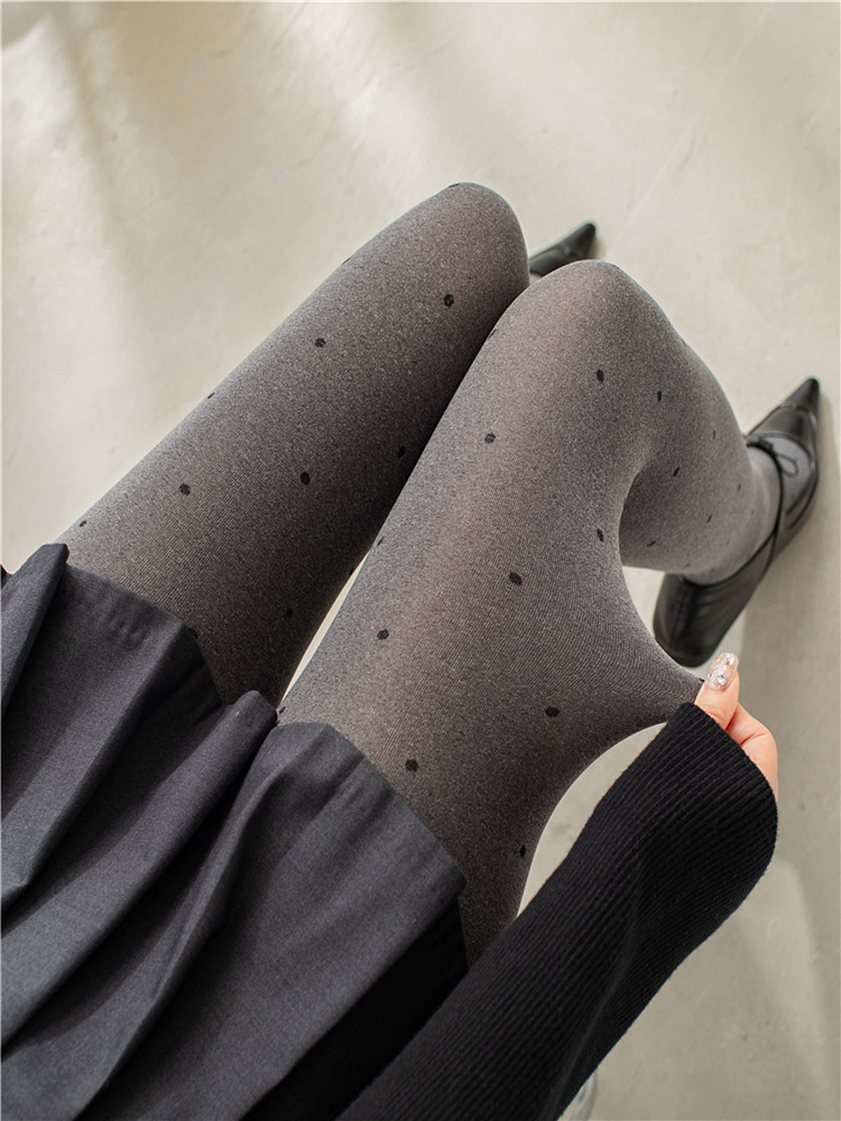 Rajstopy półprzezroczyste w kropki