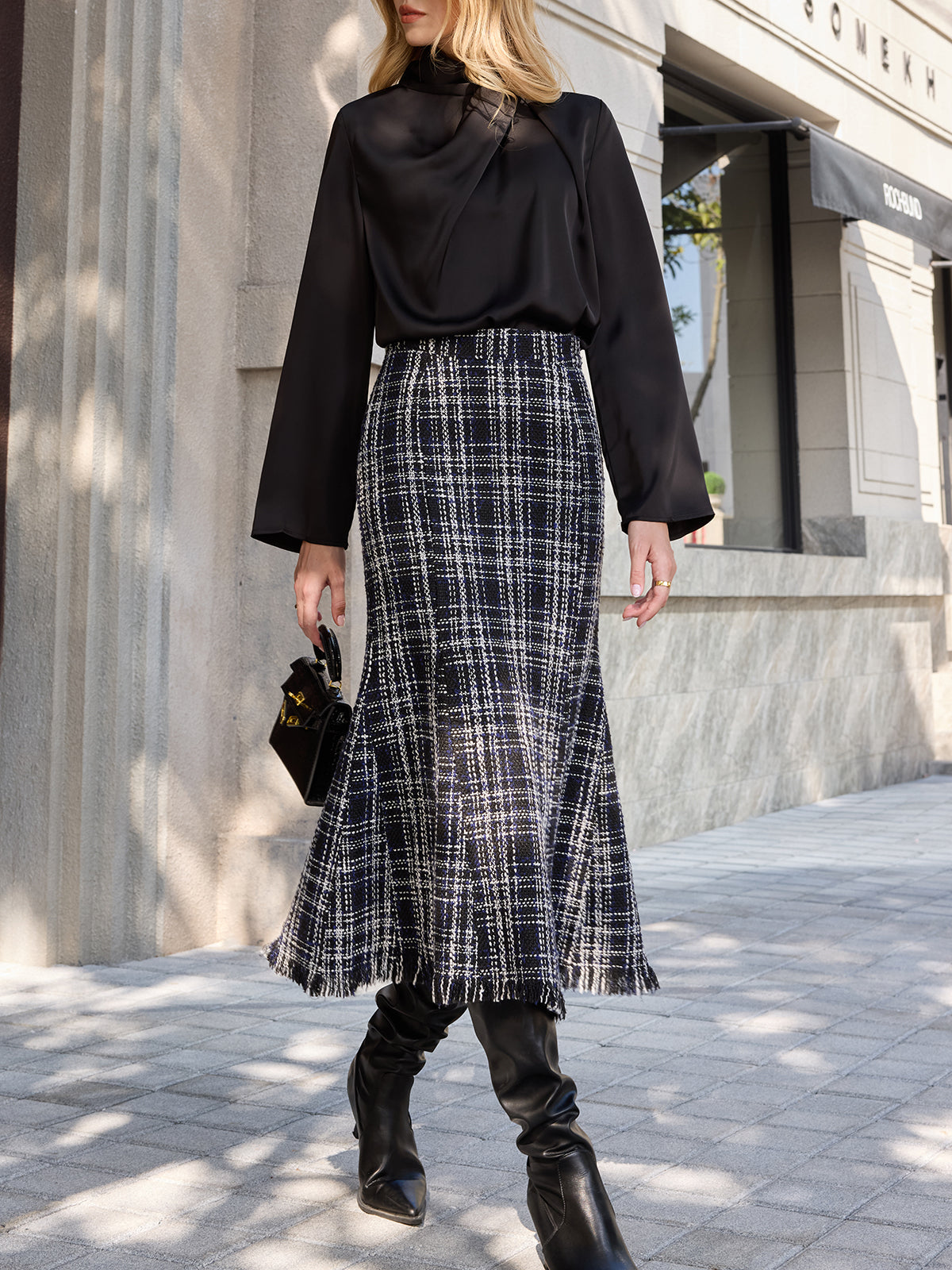 Spódnica midi w kratę z frędzlami