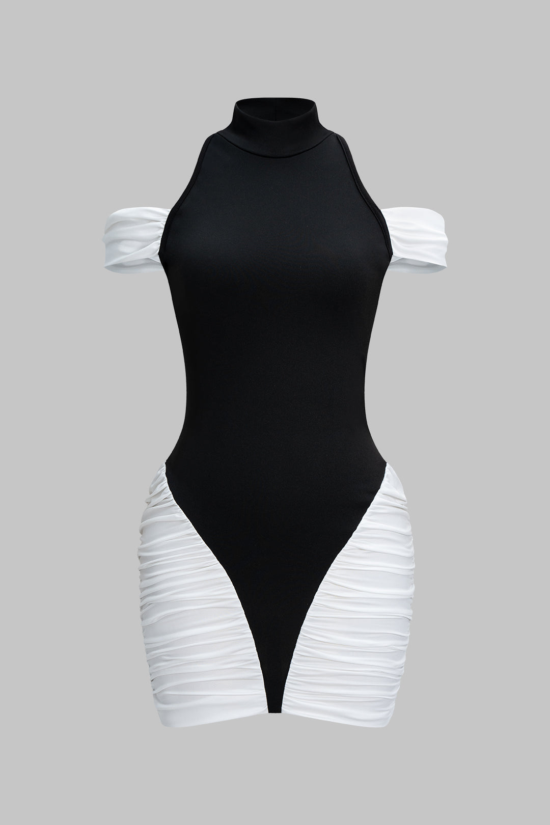 Sukienka mini dopasowana z marszczeniami i odkrytymi ramionami