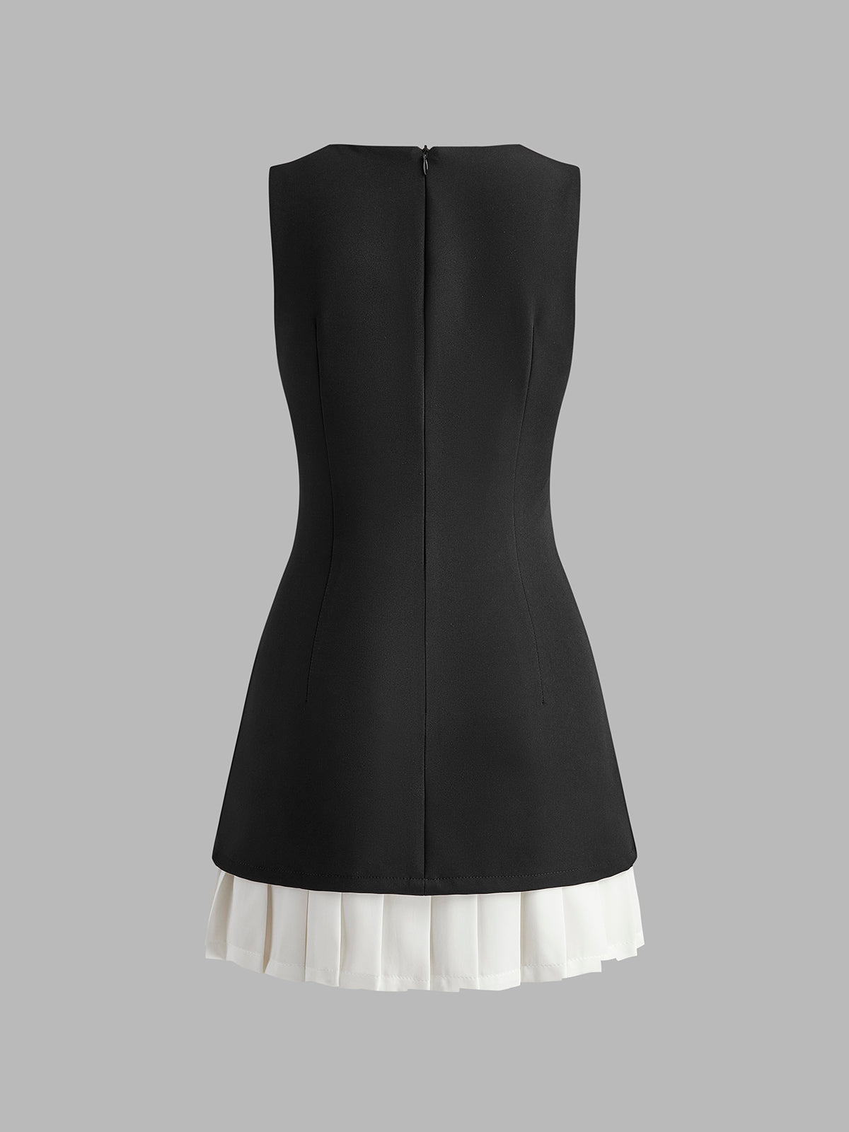 Mini sukienka z plisowanym dołem w eleganckim stylu