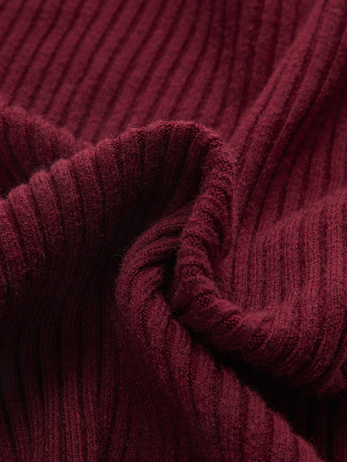 Sweter z asymetrycznym dekoltem i ozdobnym zamkiem