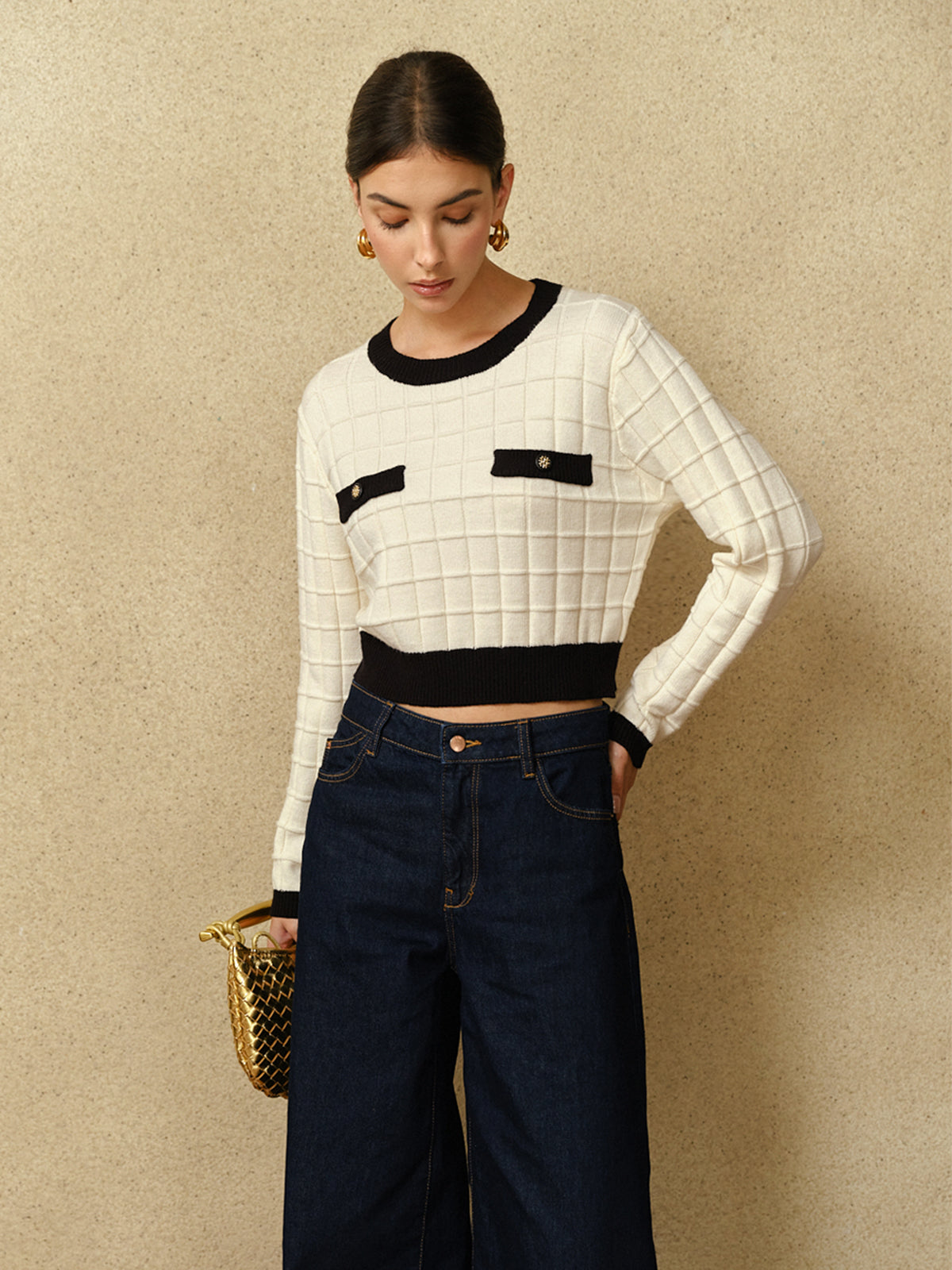 Sweter damski z dekoracyjnymi kieszeniami