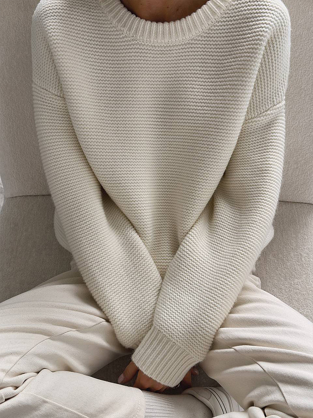 Sweter damski oversize z prążkowanymi detalami
