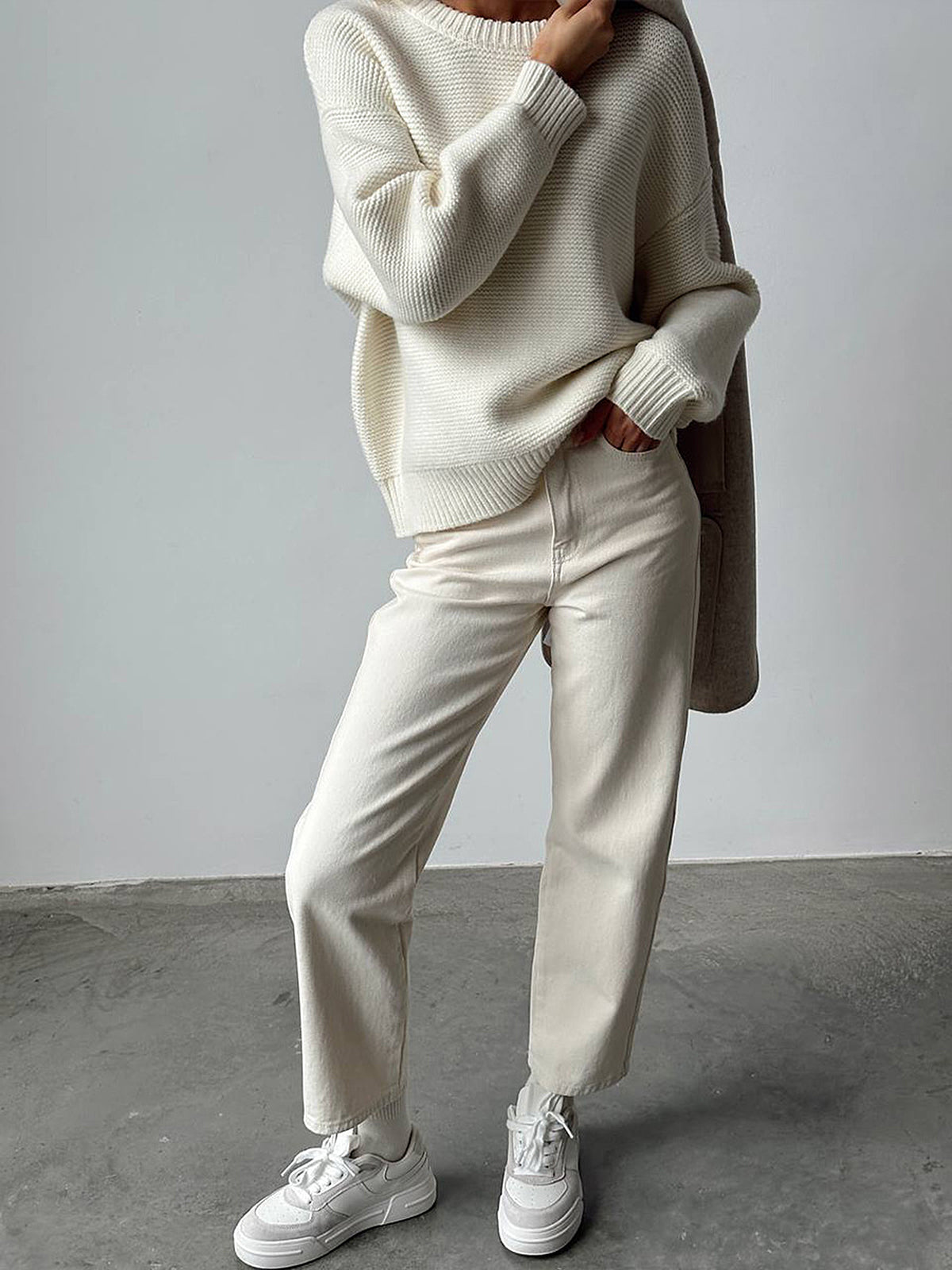 Sweter damski oversize z prążkowanymi detalami