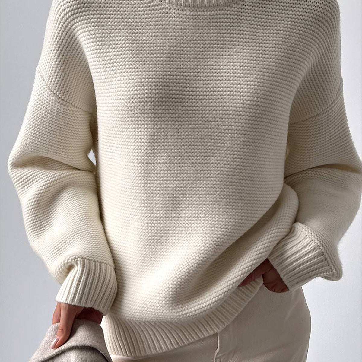 Sweter damski oversize z prążkowanymi detalami
