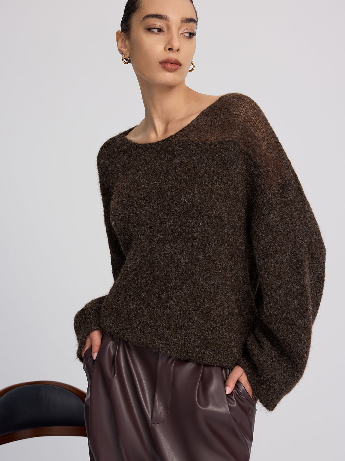 Luźny damski sweter z szerokimi rękawami