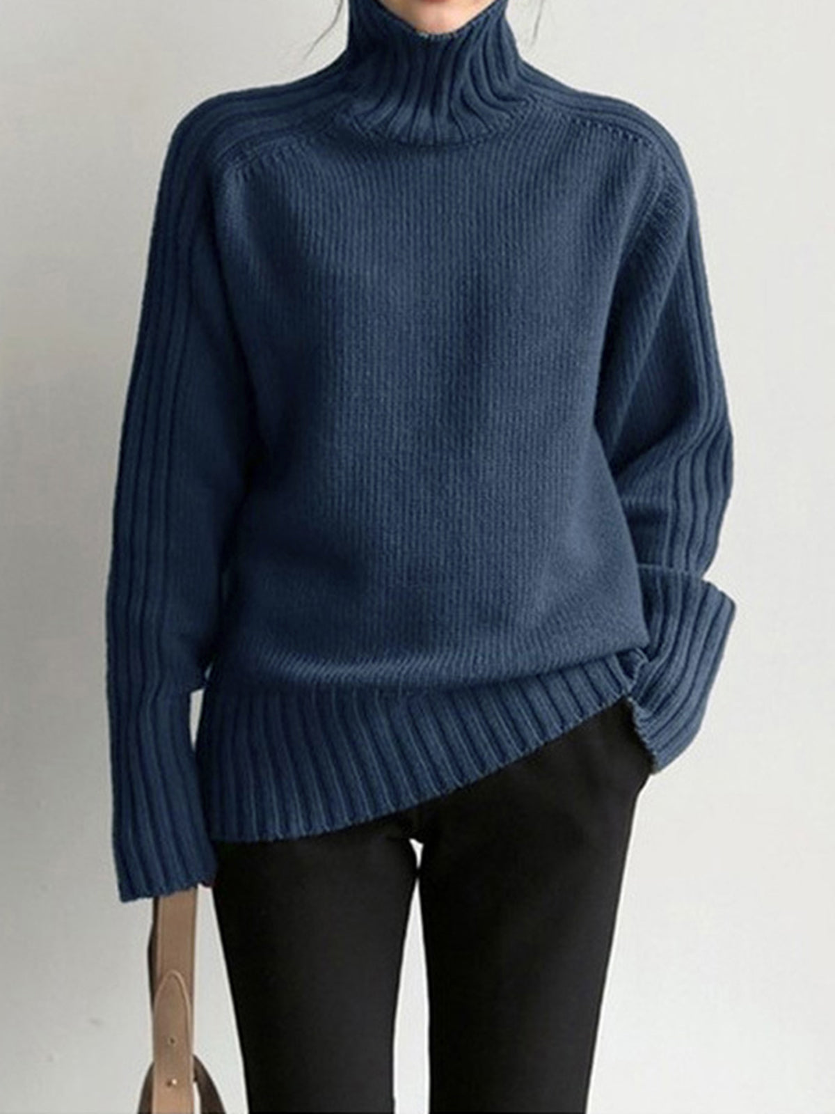 Golfowy sweter damski z długim rękawem