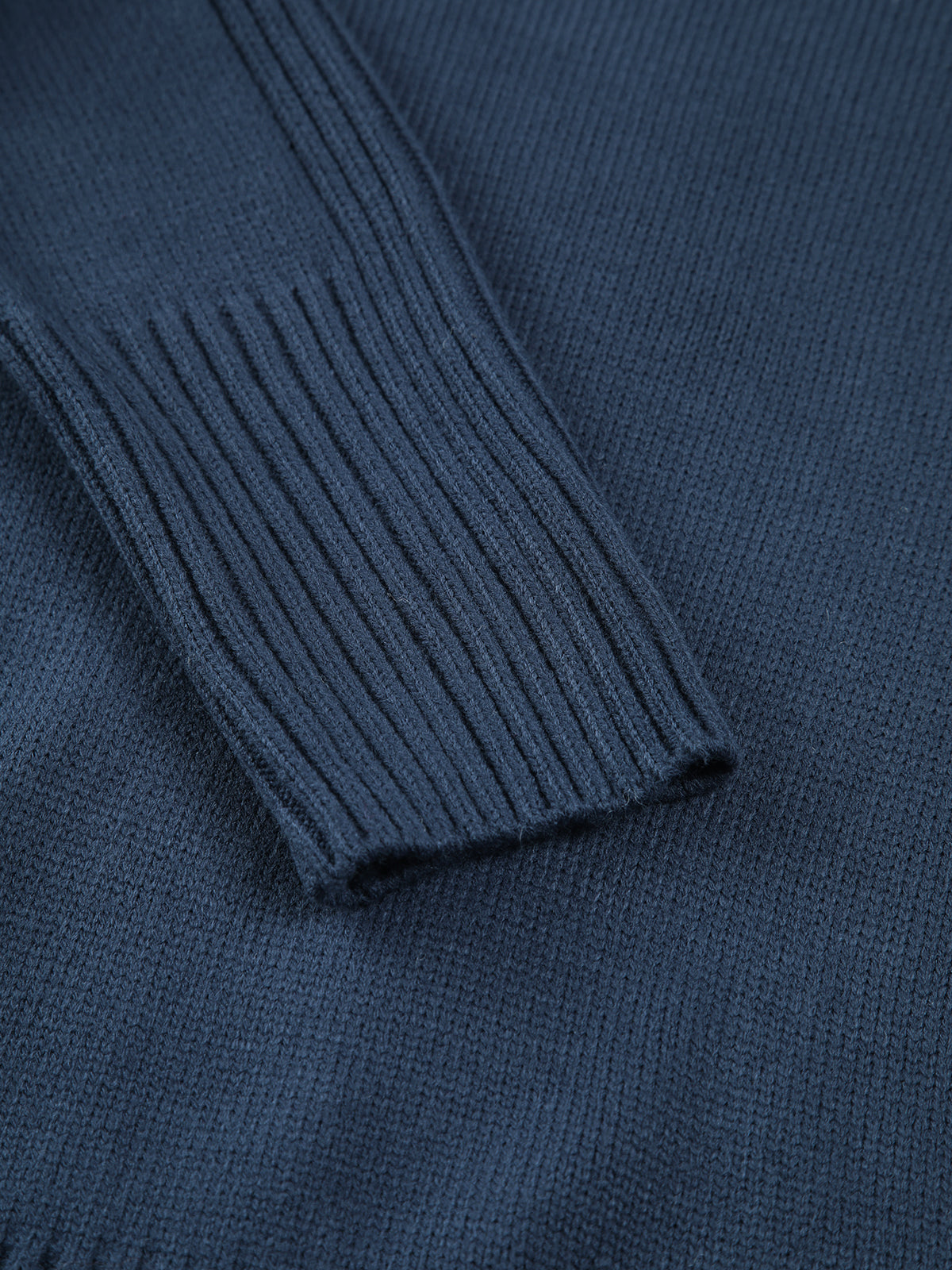Golfowy sweter damski z długim rękawem
