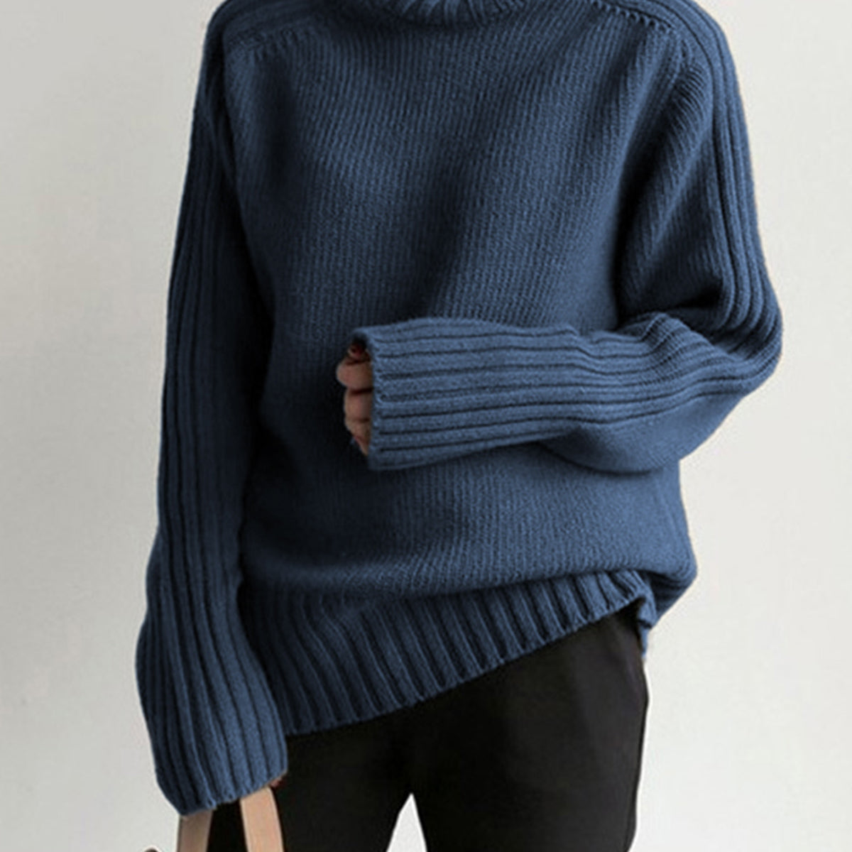 Golfowy sweter damski z długim rękawem
