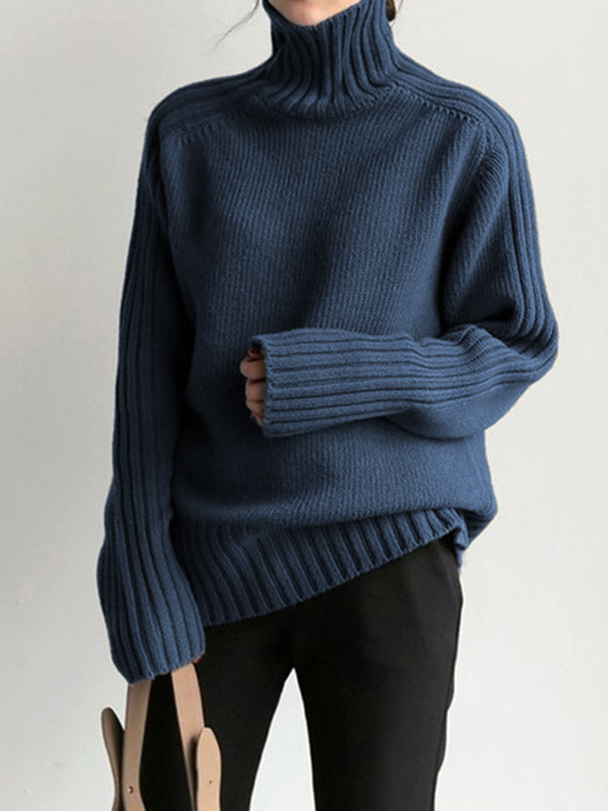 Golfowy sweter damski z długim rękawem