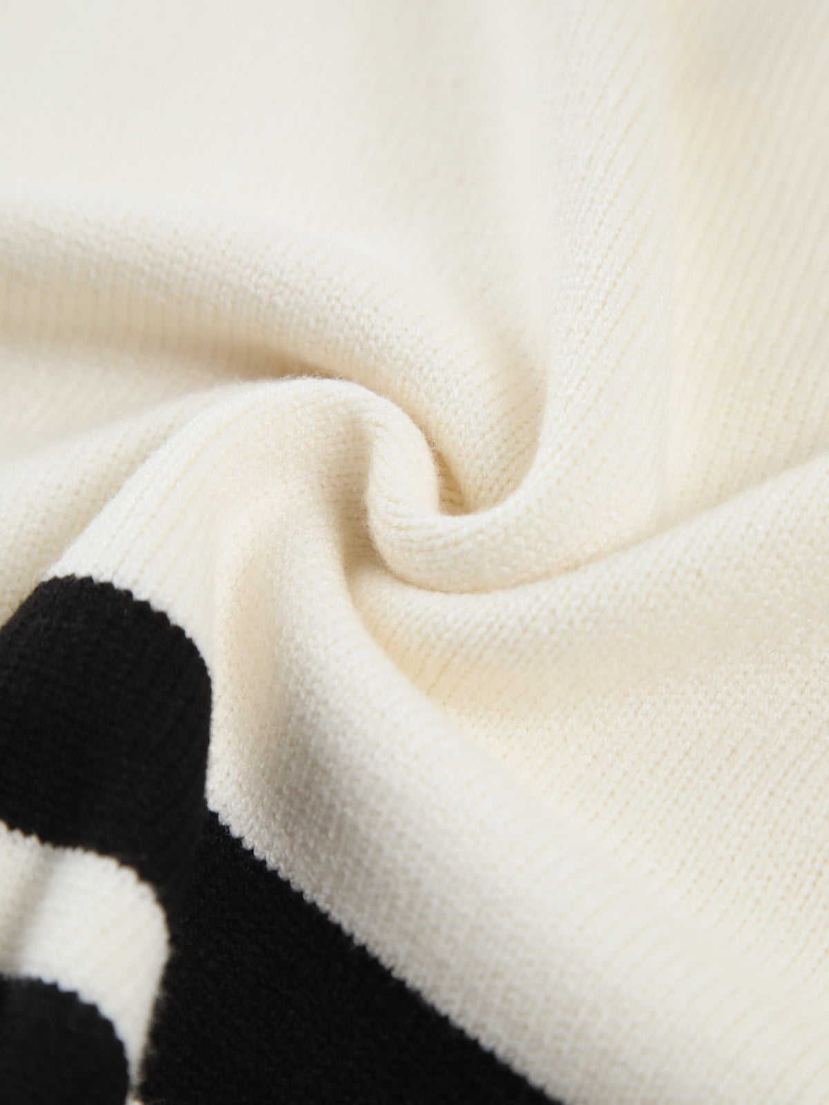 Sweter z golfem w szerokie paski