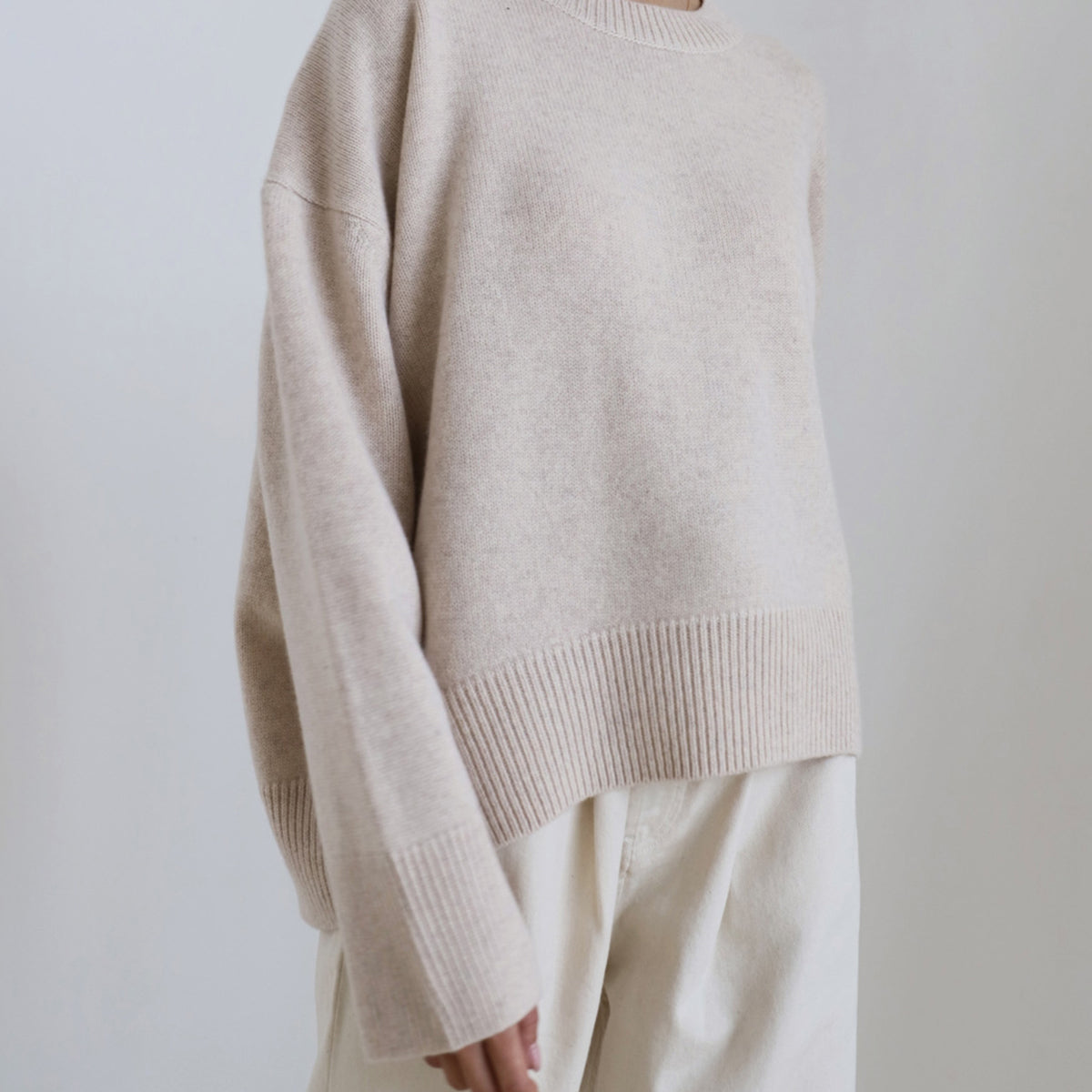 Sweter oversize z szerokimi rękawami