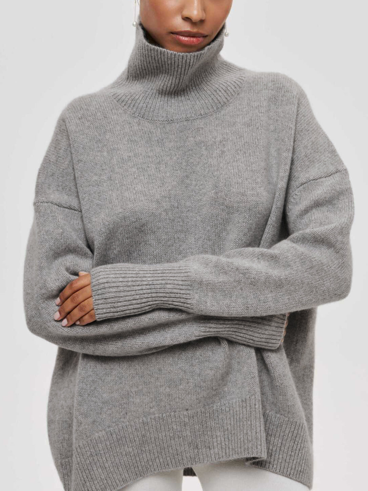 Sweter oversize z wysokim golfem i długimi rękawami
