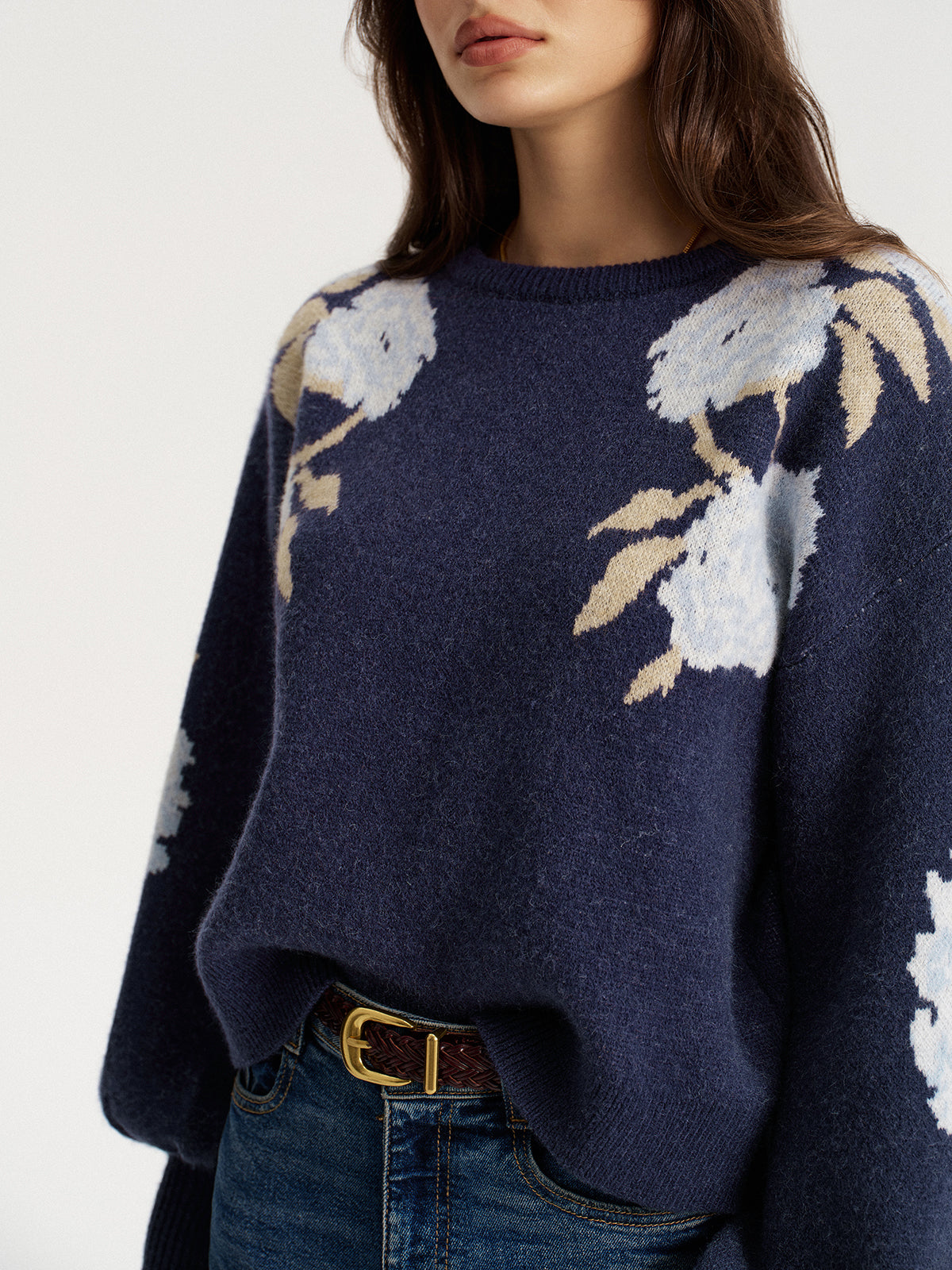 Sweter z bufkami i kwiatowym wzorem