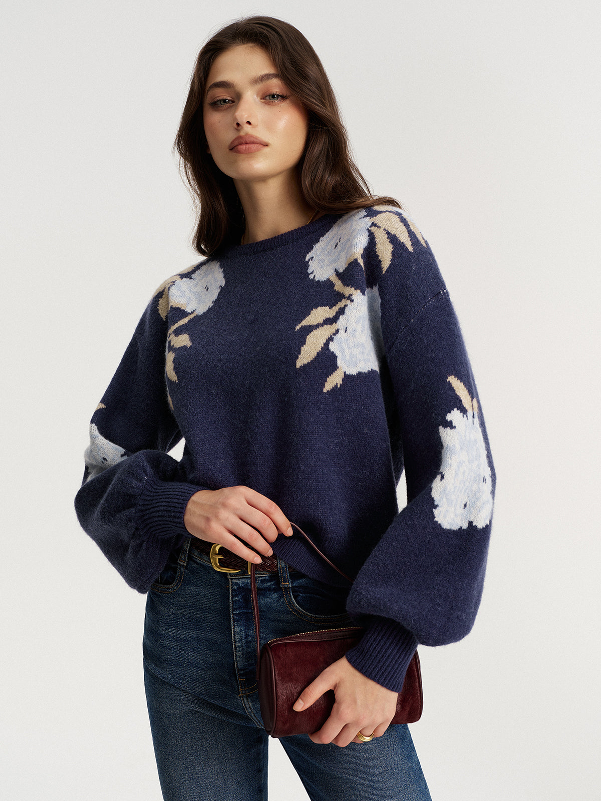 Sweter z bufkami i kwiatowym wzorem