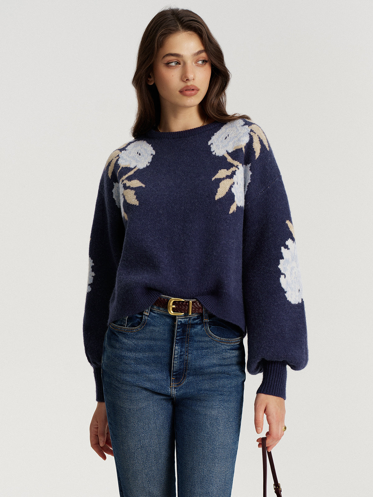 Sweter z bufkami i kwiatowym wzorem