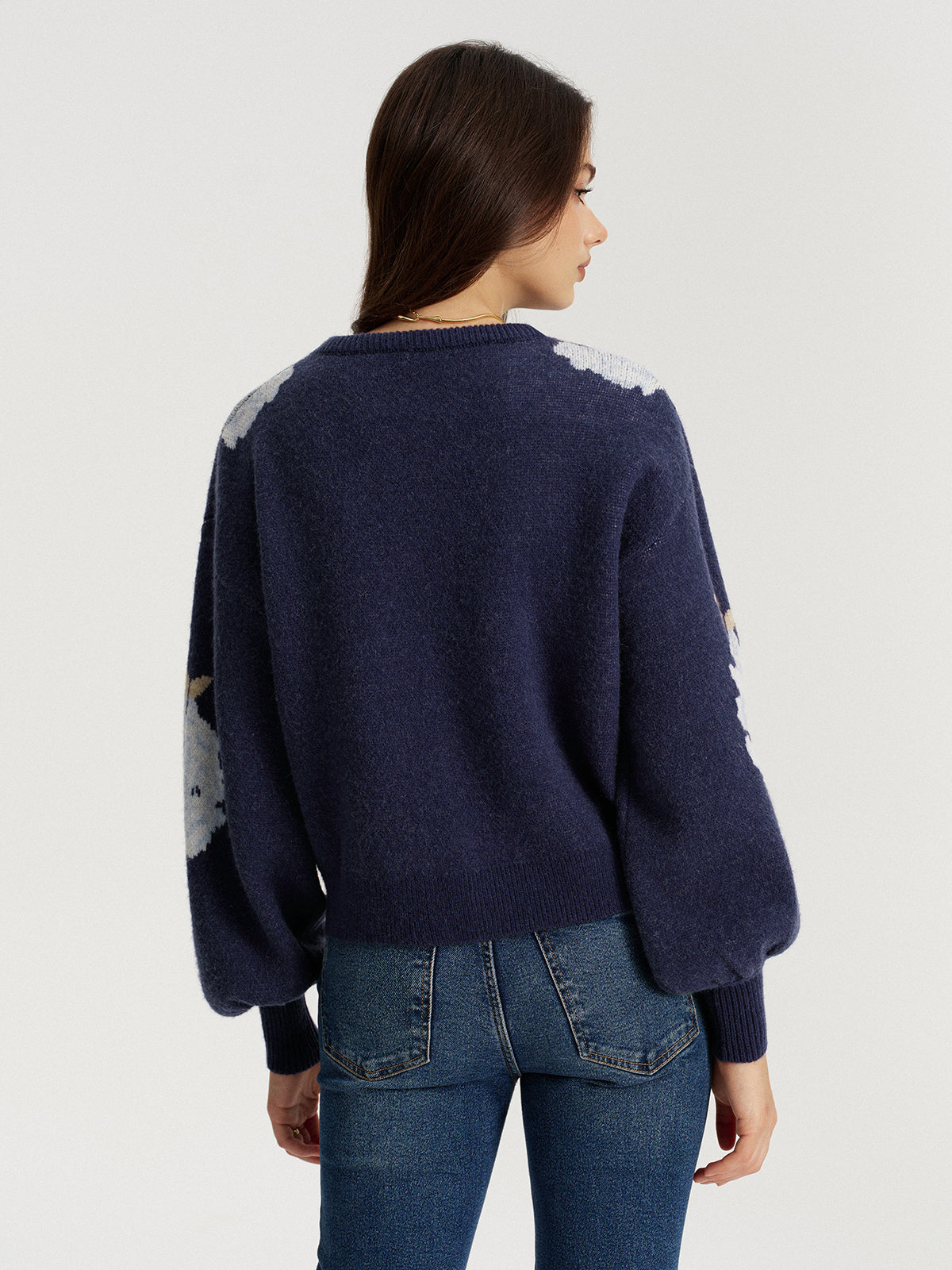 Sweter z bufkami i kwiatowym wzorem