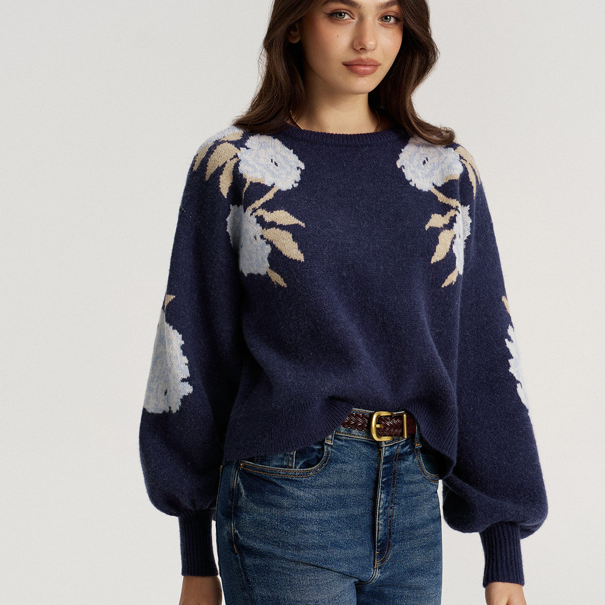 Sweter z bufkami i kwiatowym wzorem