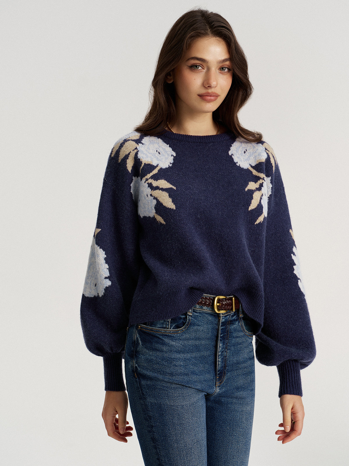 Sweter z bufkami i kwiatowym wzorem