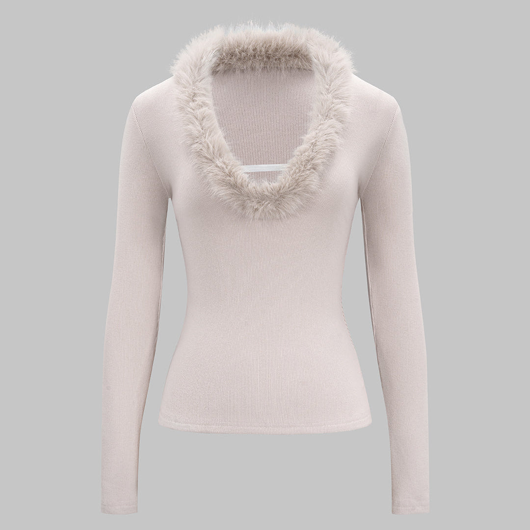 Sweter z dekoltem w serek i futrzanym detalem