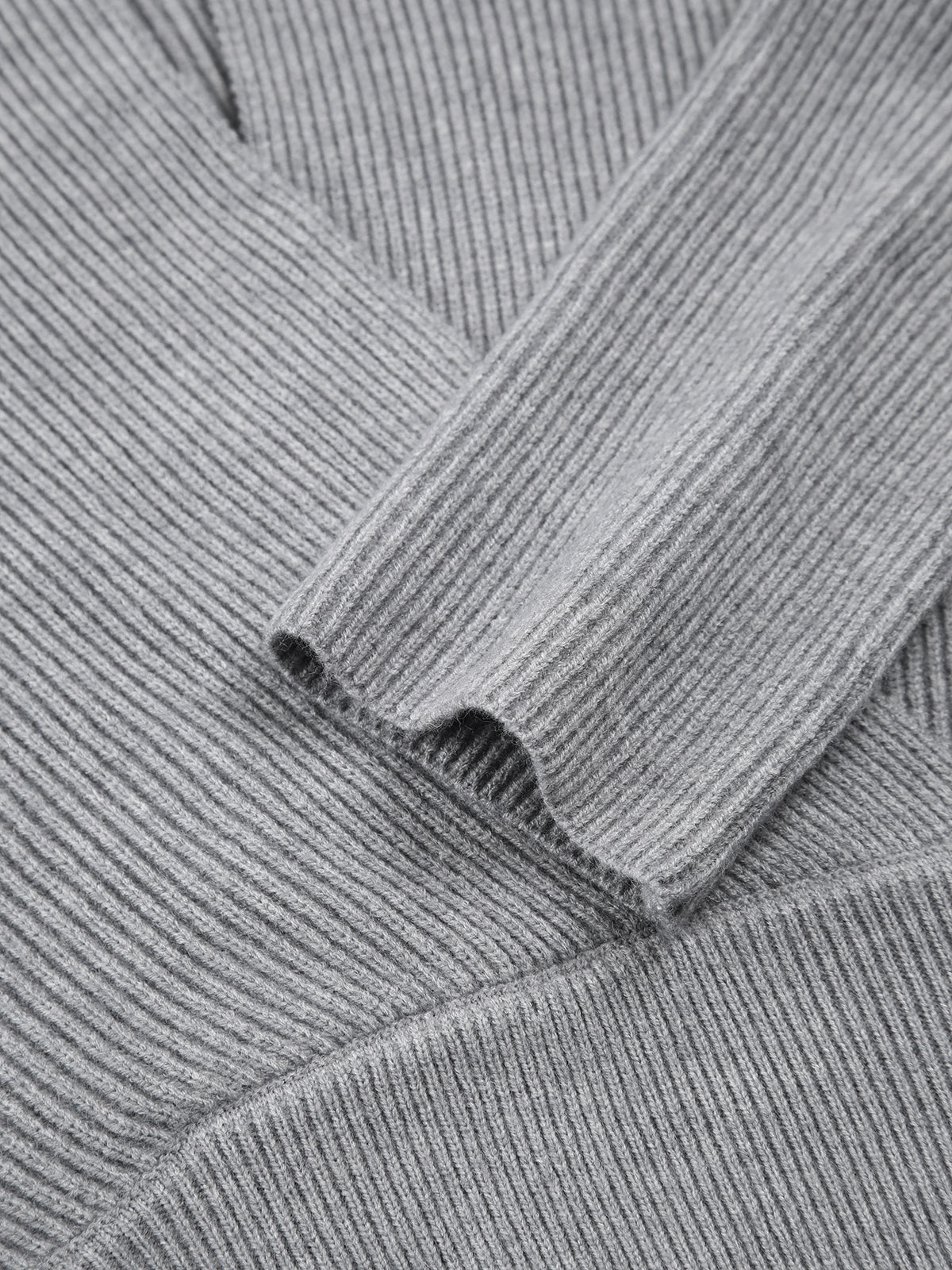 Sweter z kopertowym dekoltem i długimi rękawami