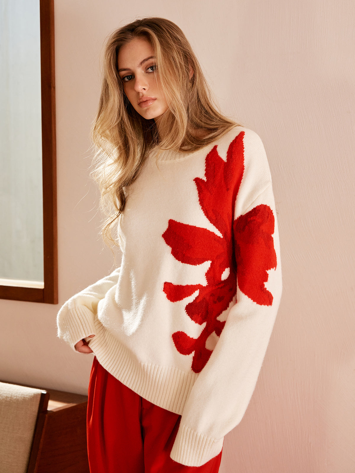 Kwiatowy sweter z ozdobnym przodem