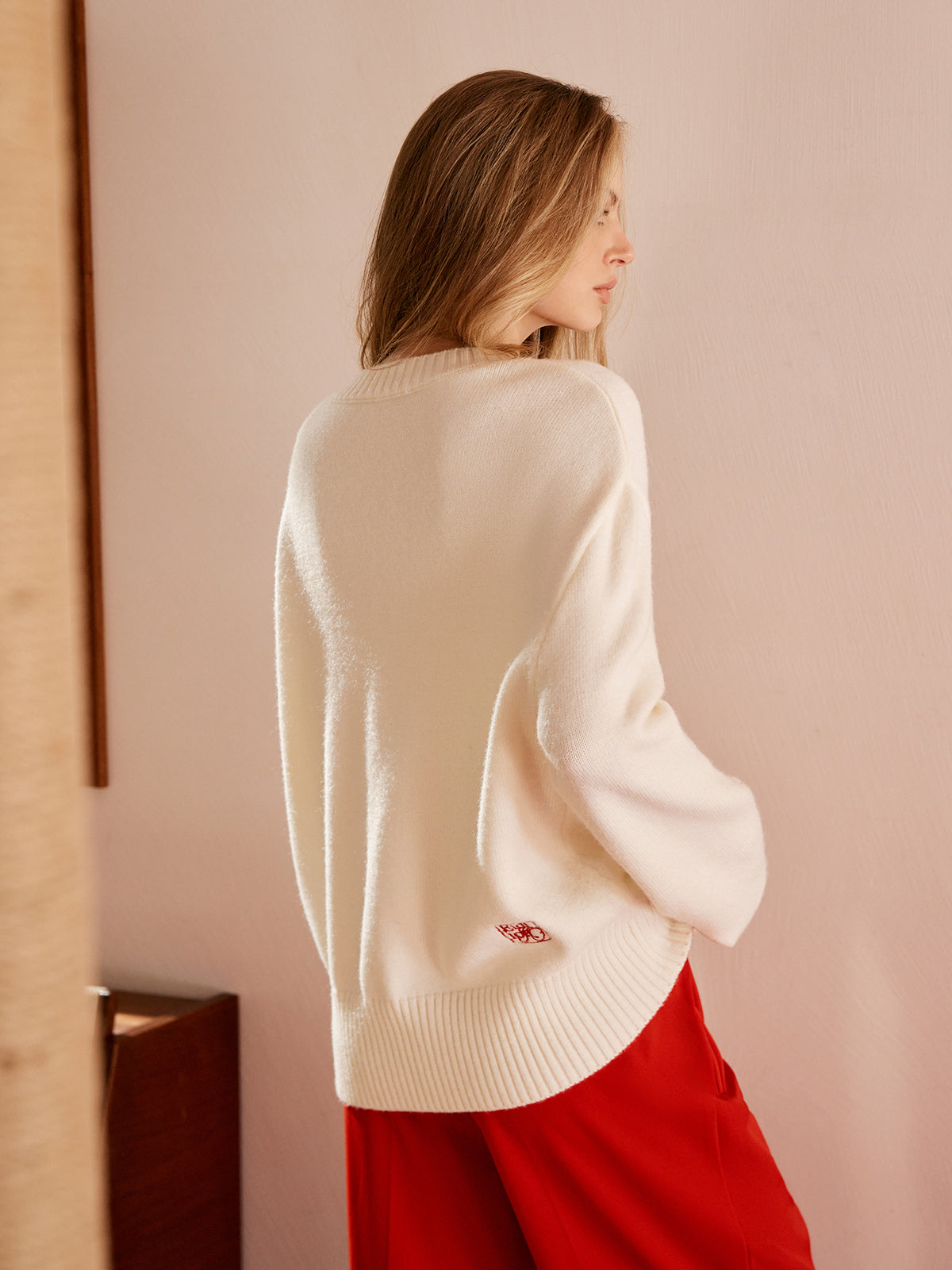 Kwiatowy sweter z ozdobnym przodem