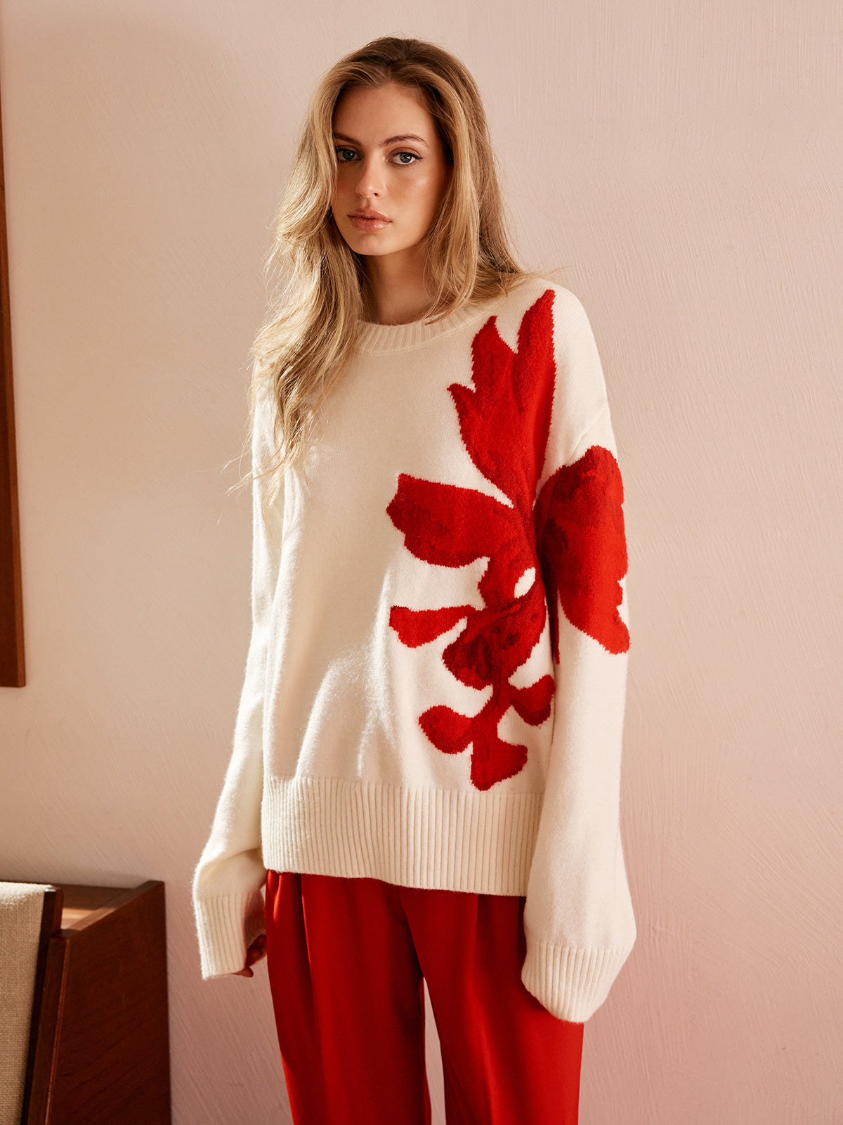 Kwiatowy sweter z ozdobnym przodem