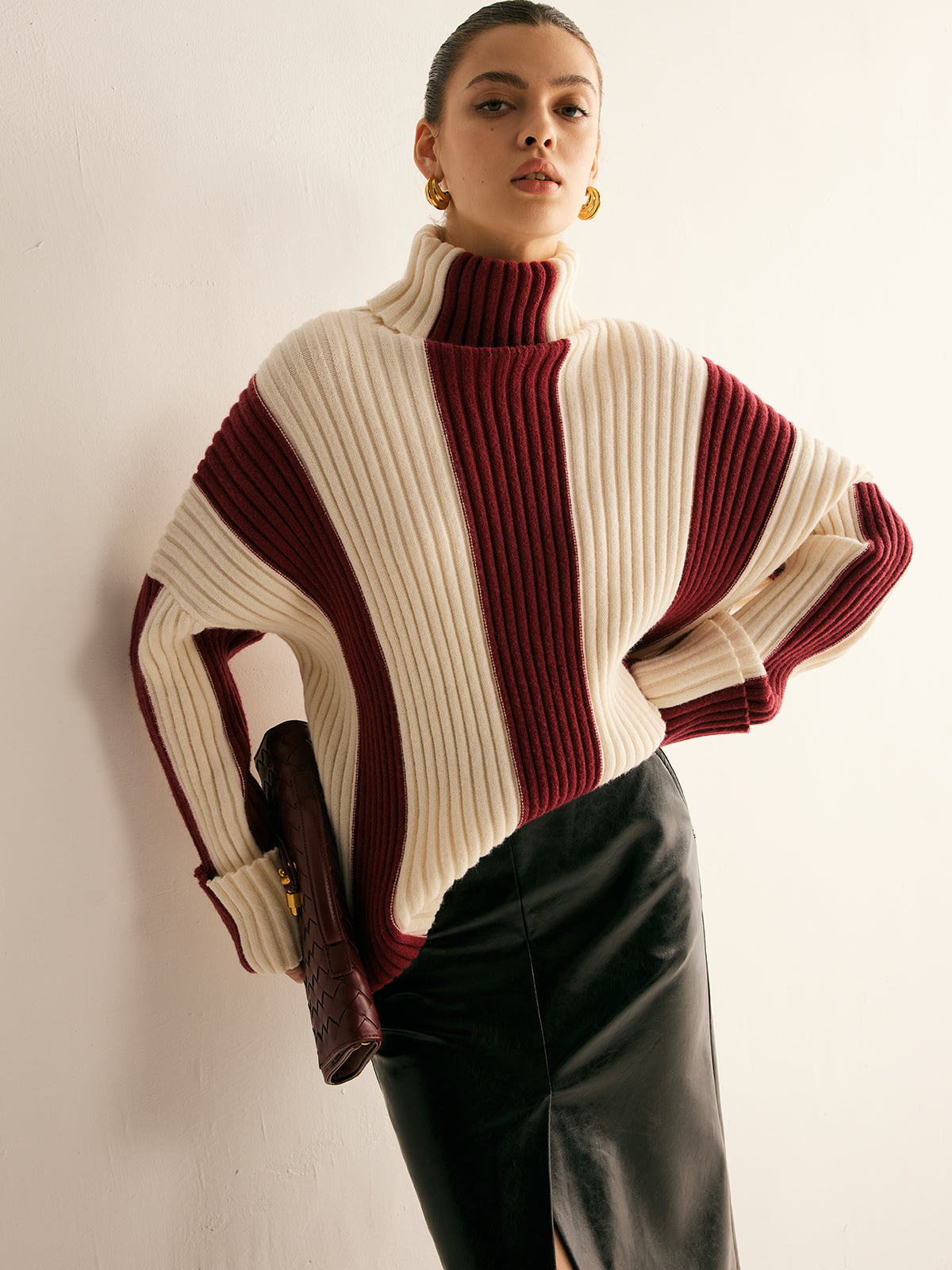 Sweter oversize z prążkowanym golfem