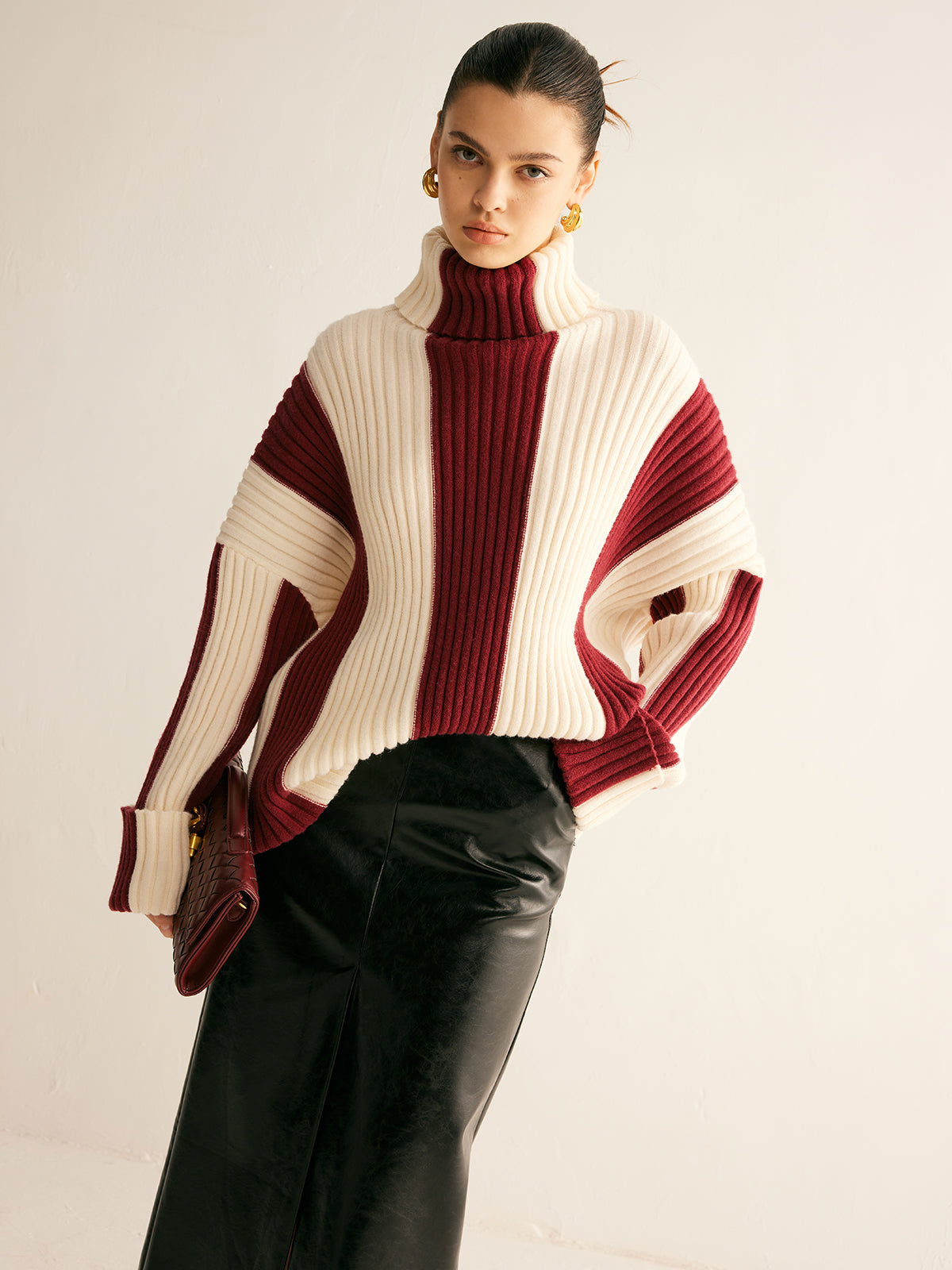 Sweter oversize z prążkowanym golfem