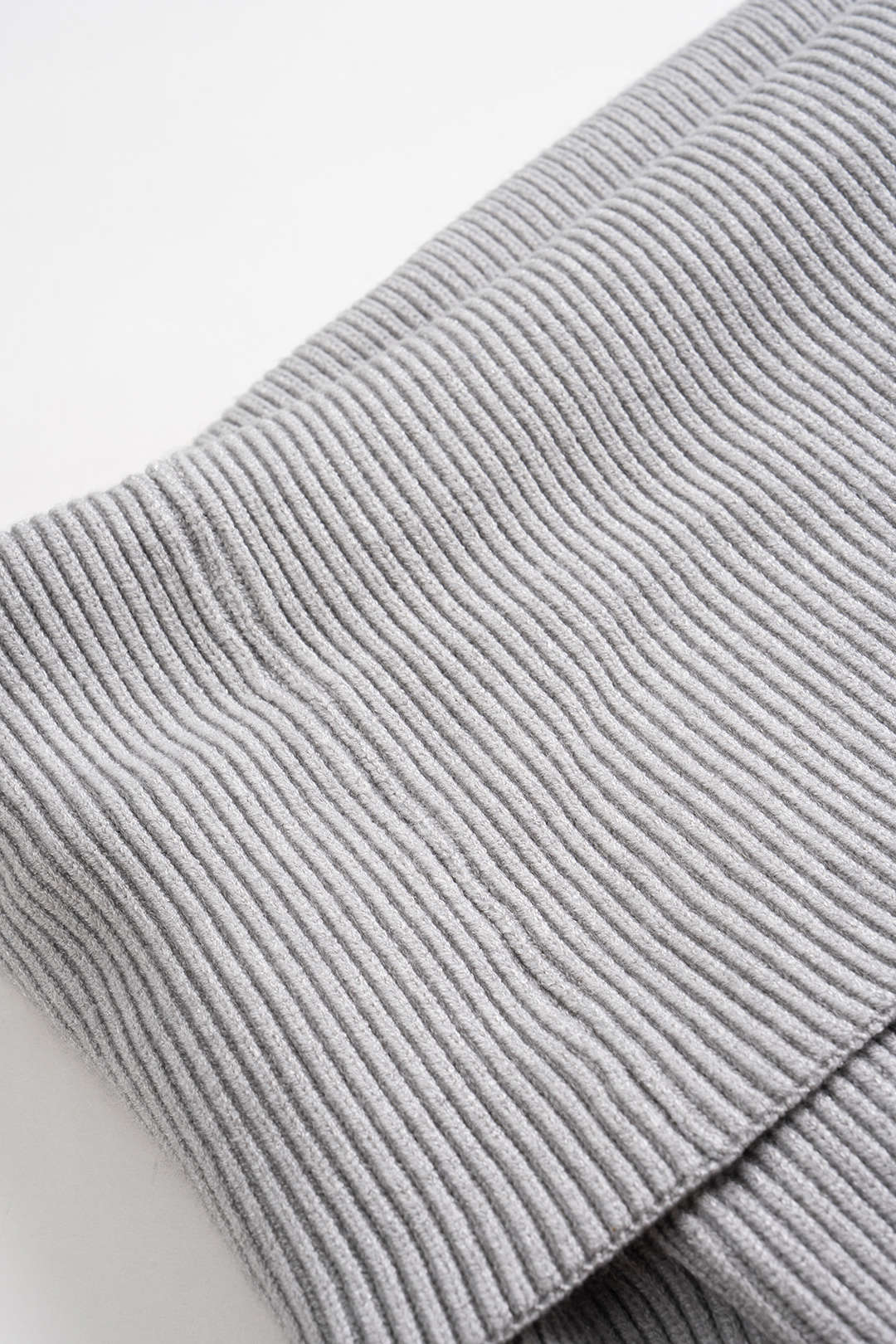 Sweter z dekoltem off shoulder