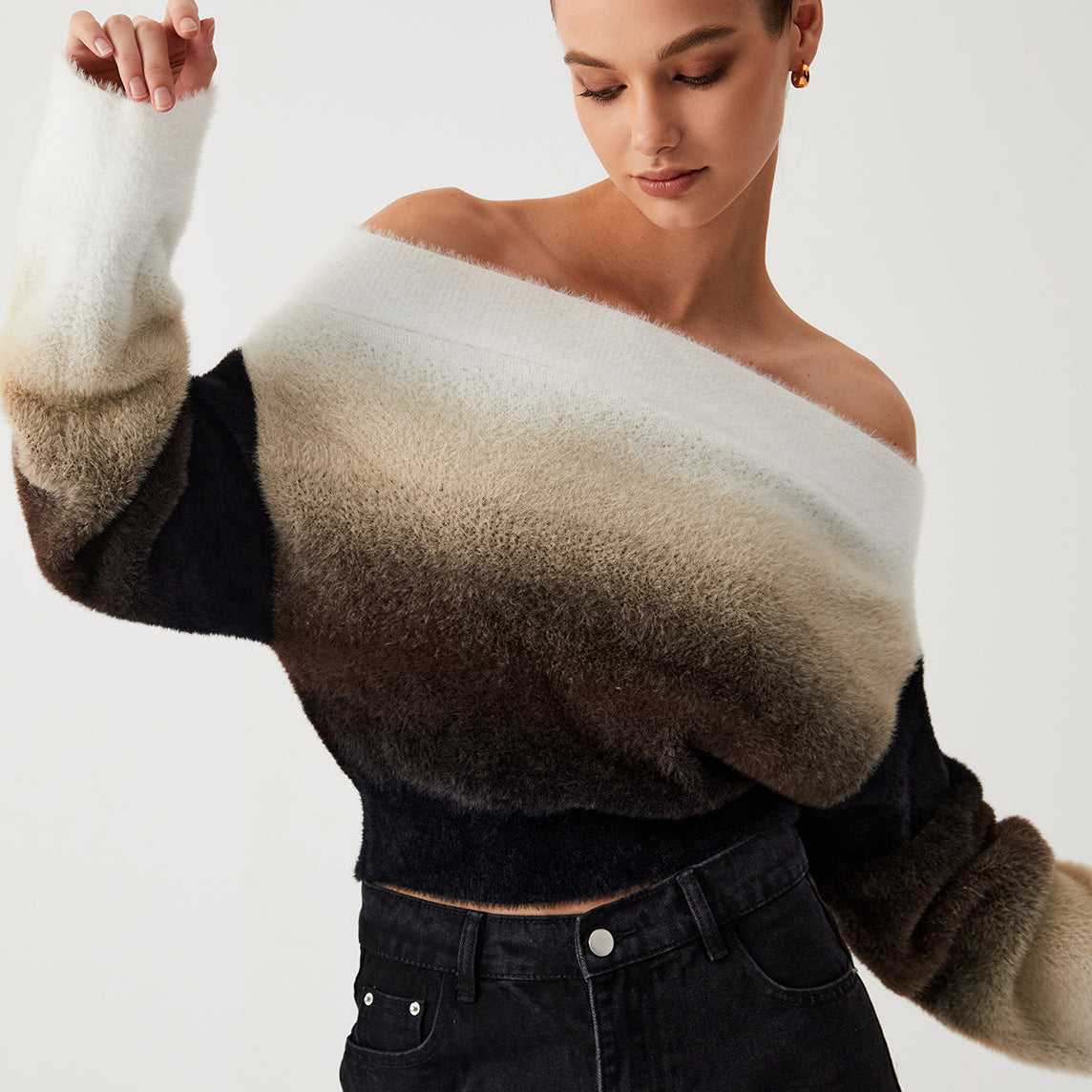 Sweter z efektem ombre i odkrytymi ramionami