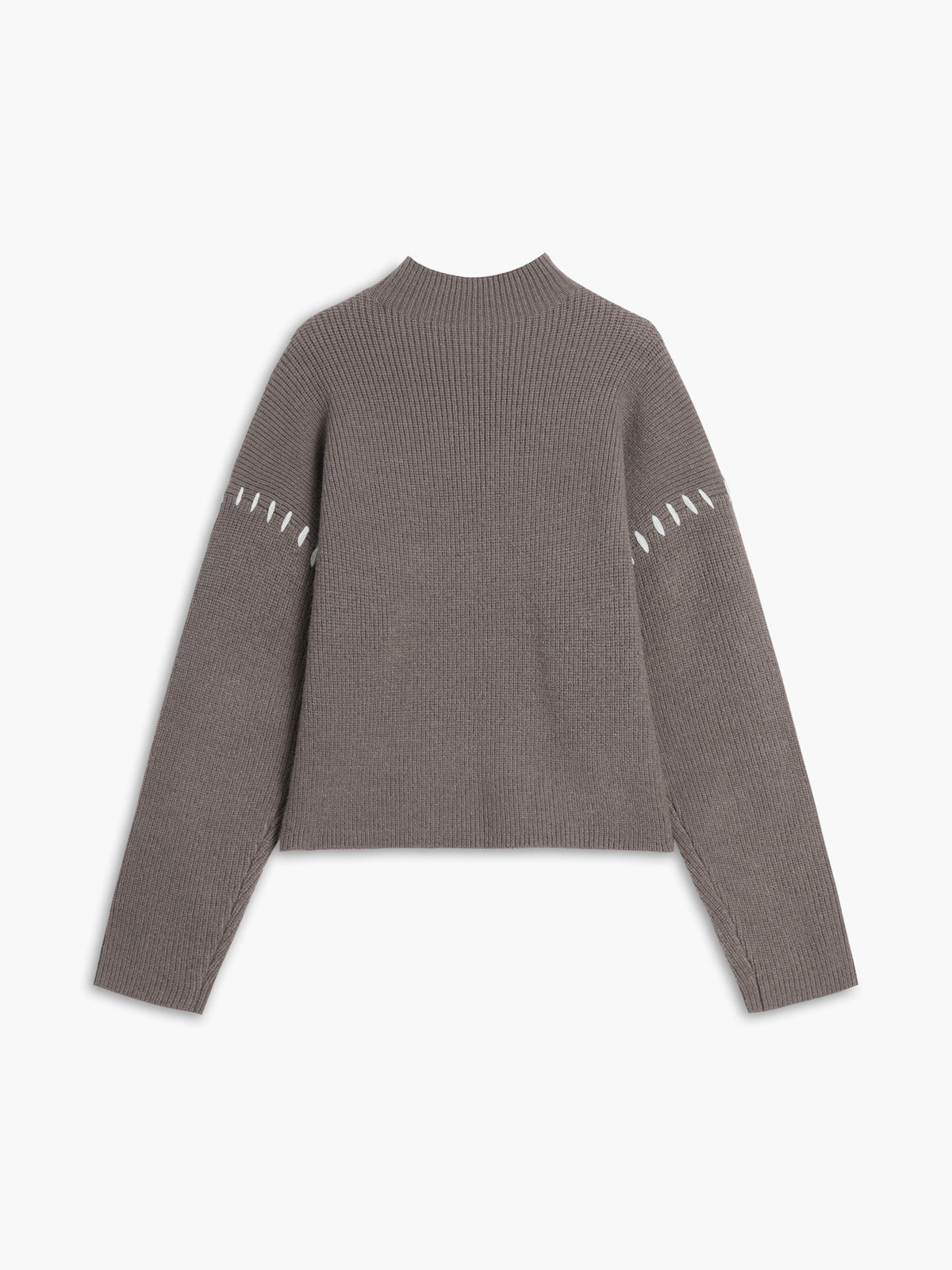 Sweter z ozdobnym wzorem na rękawach